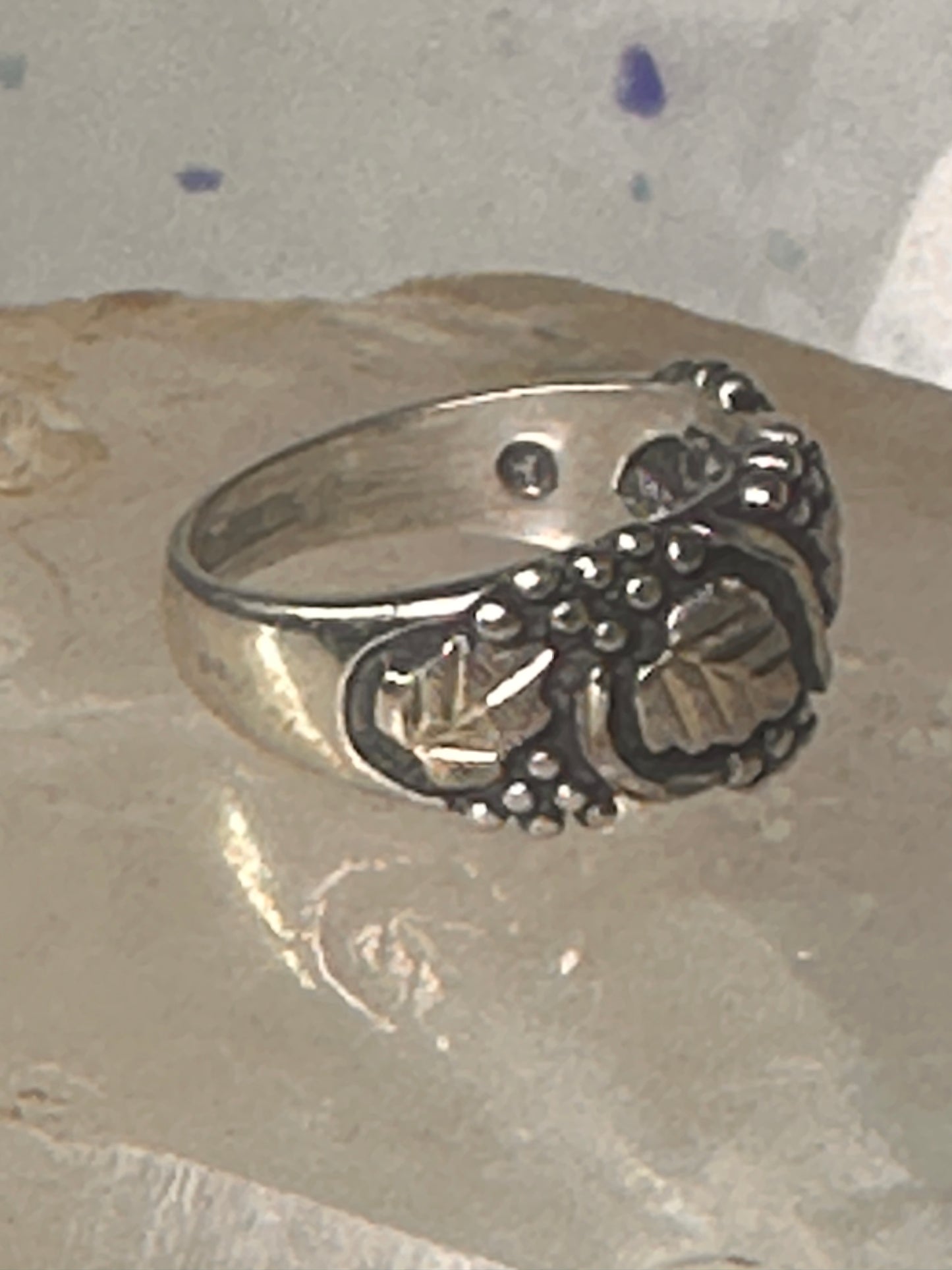 Black Hills Gold ring leaves wedding band size 5 sterling silver women