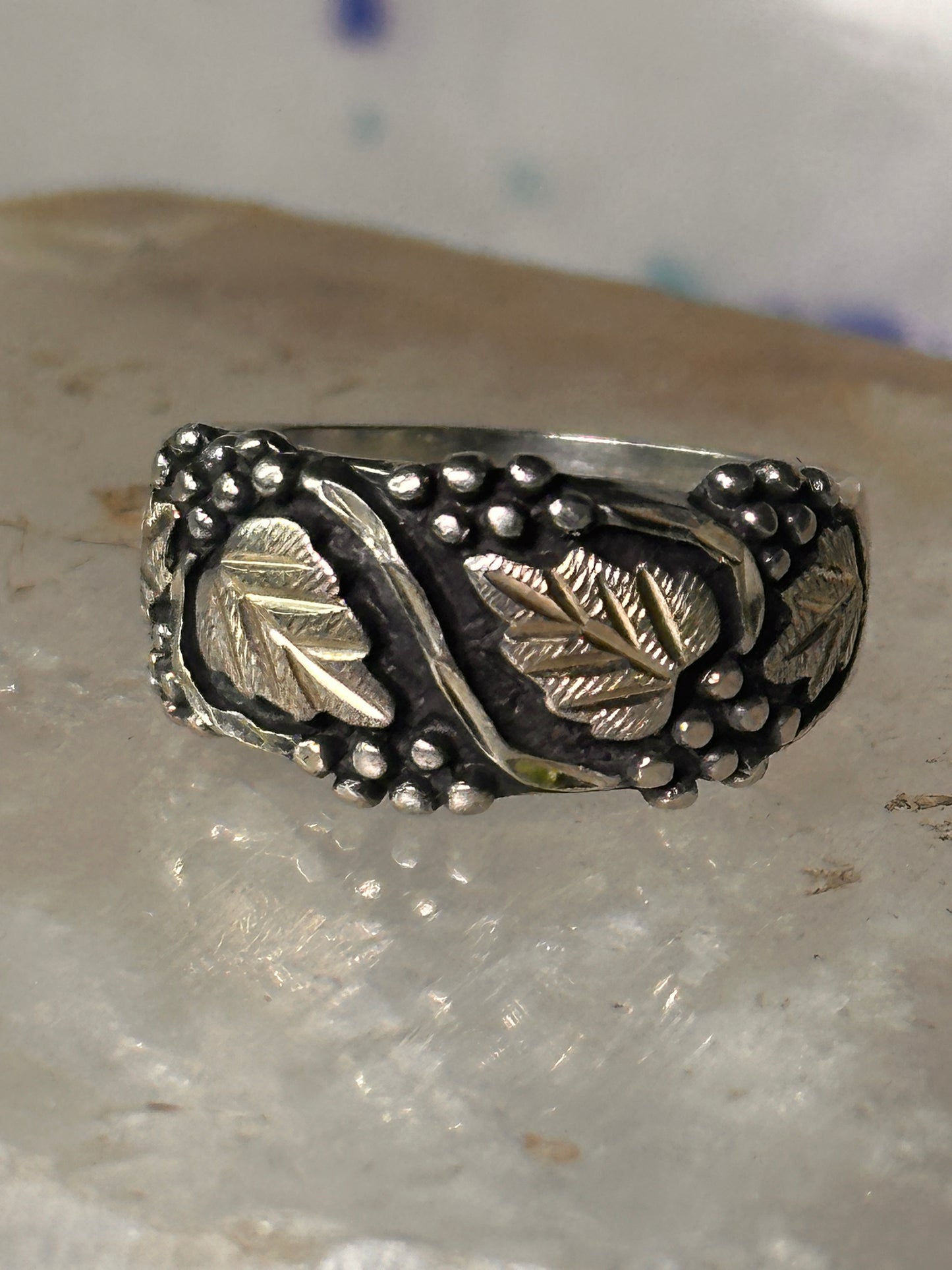 Black Hills Gold ring leaves wedding band size 5 sterling silver women