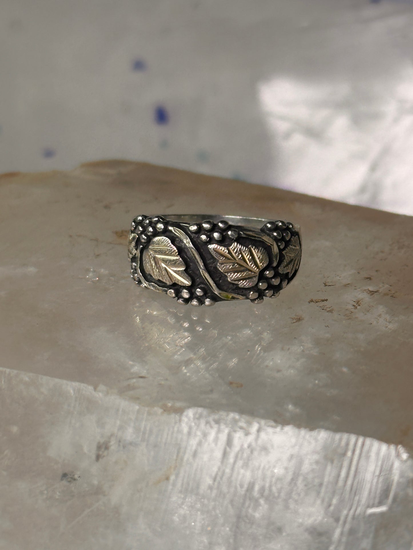 Black Hills Gold ring leaves wedding band size 5 sterling silver women