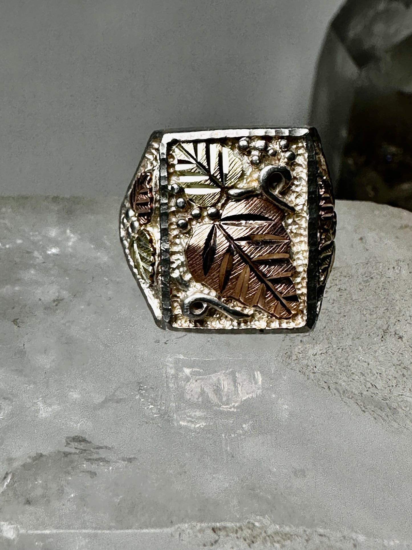 Black Hills Gold ring size 10 band leaves sterling silver women men