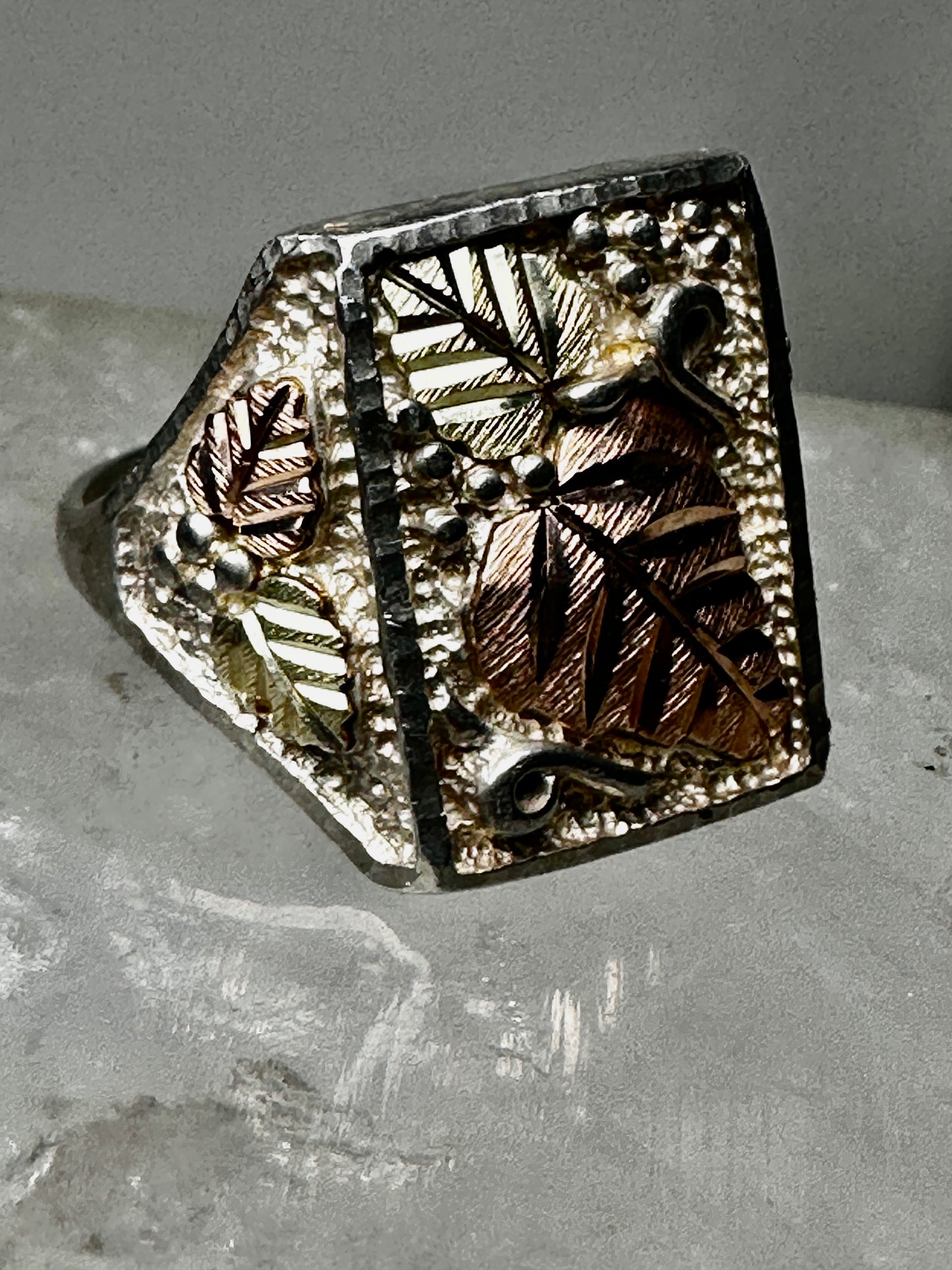 Black Hills Gold ring size 10 band leaves sterling silver women men