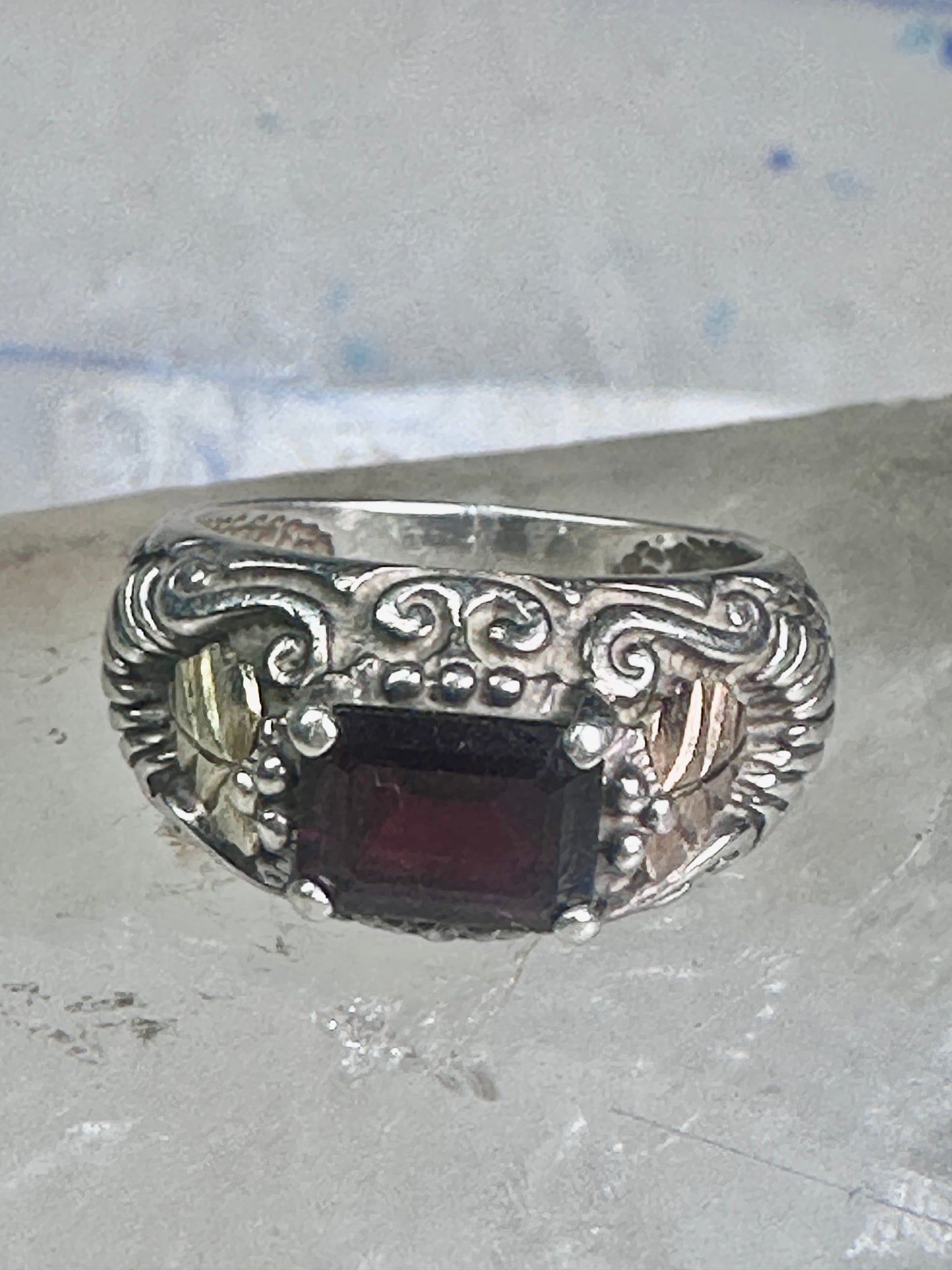 Black Hills Gold ring wedding band garnet leaves size_5.5 sterling silver women