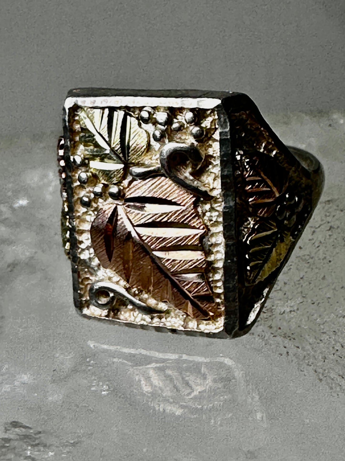 Black Hills Gold ring size 10 band leaves sterling silver women men