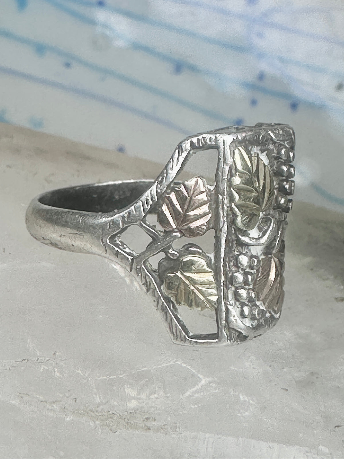 Vintage Sterling Silver Coleman Co Black Hills Gold Cigar Band Leaf Ring Size 9.25 925