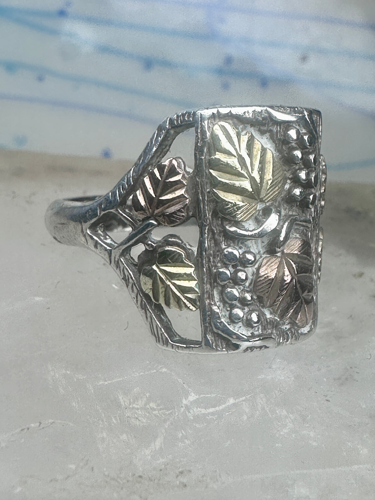 Vintage Sterling Silver Coleman Co Black Hills Gold Cigar Band Leaf Ring Size 9.25 925
