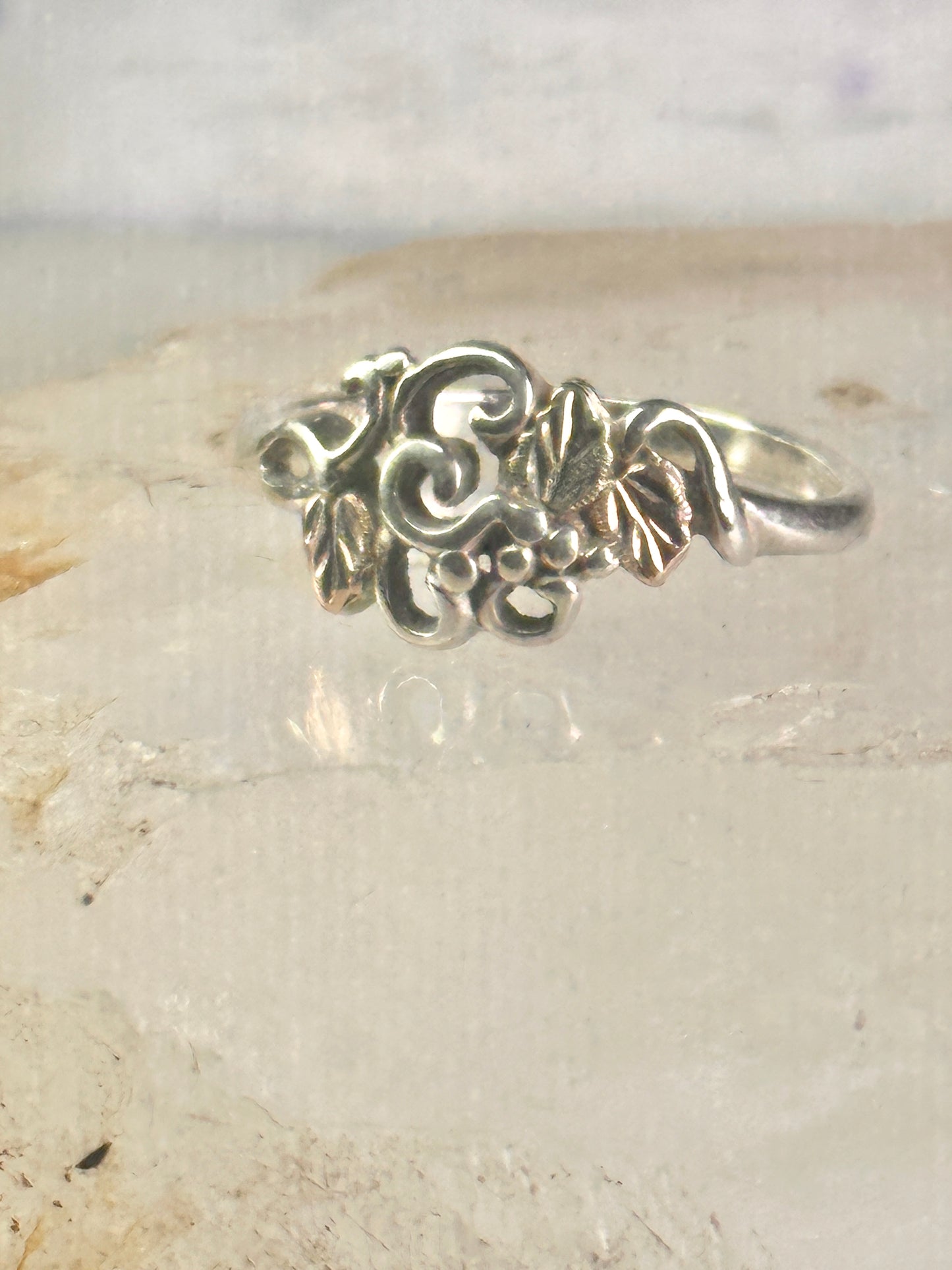 Black Hills Gold ring leaves band size 7.75 sterling silver women