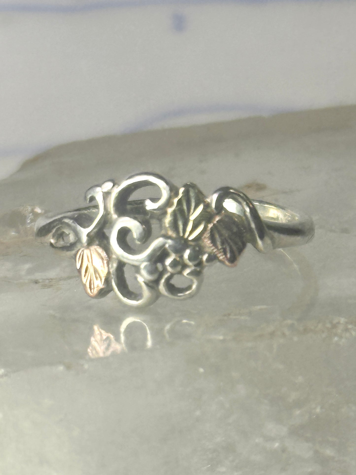 Black Hills Gold ring leaves band size 7.75 sterling silver women