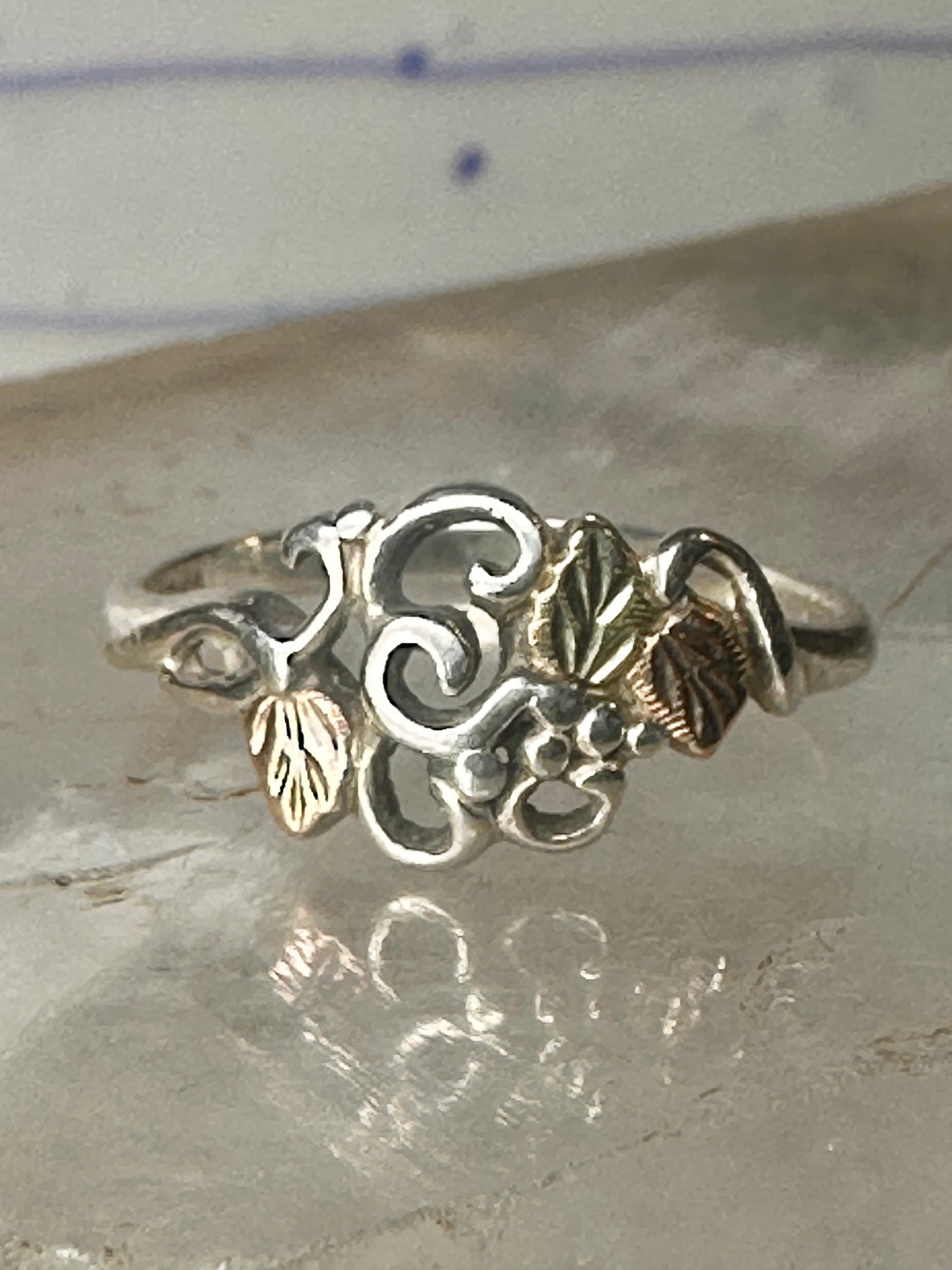 Black Hills Gold ring leaves band size 7.75 sterling silver women