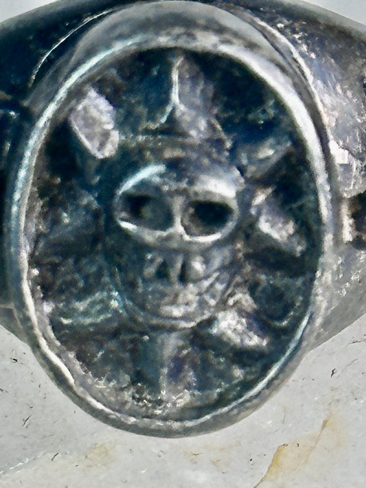 Poison skull ring Vintage Halloween Brutalist Size 7.50 sterling silver women