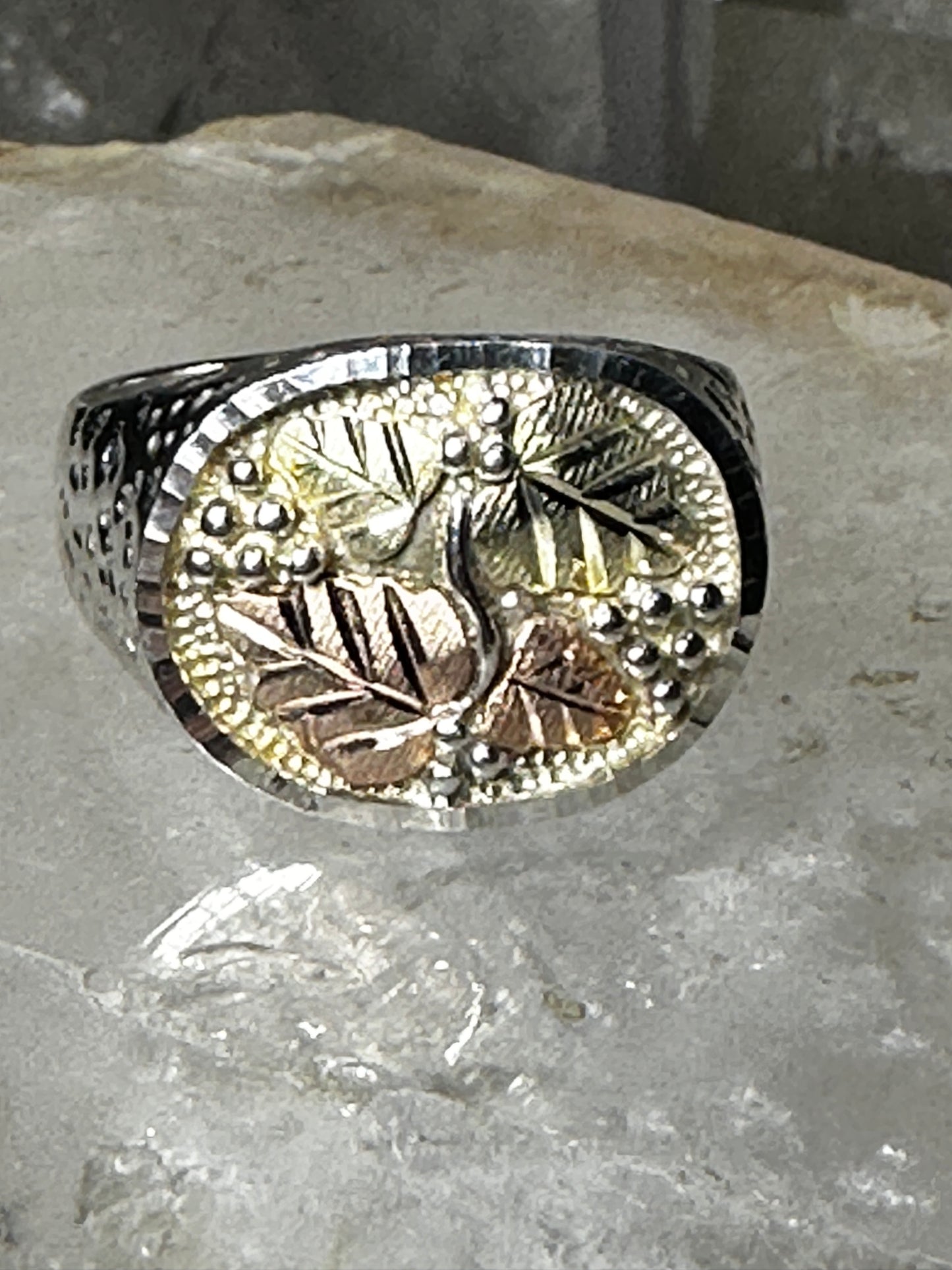 Black Hills Gold ring Onyx Leaf  band size 10 sterling silver women men