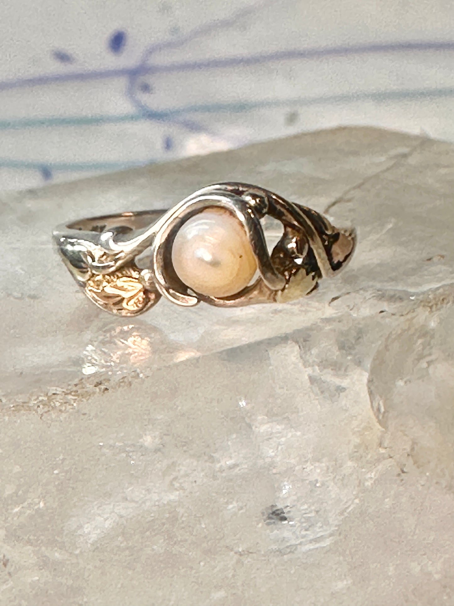 Black Hills Gold ring size 8 Pearl leaves band sterling silver women