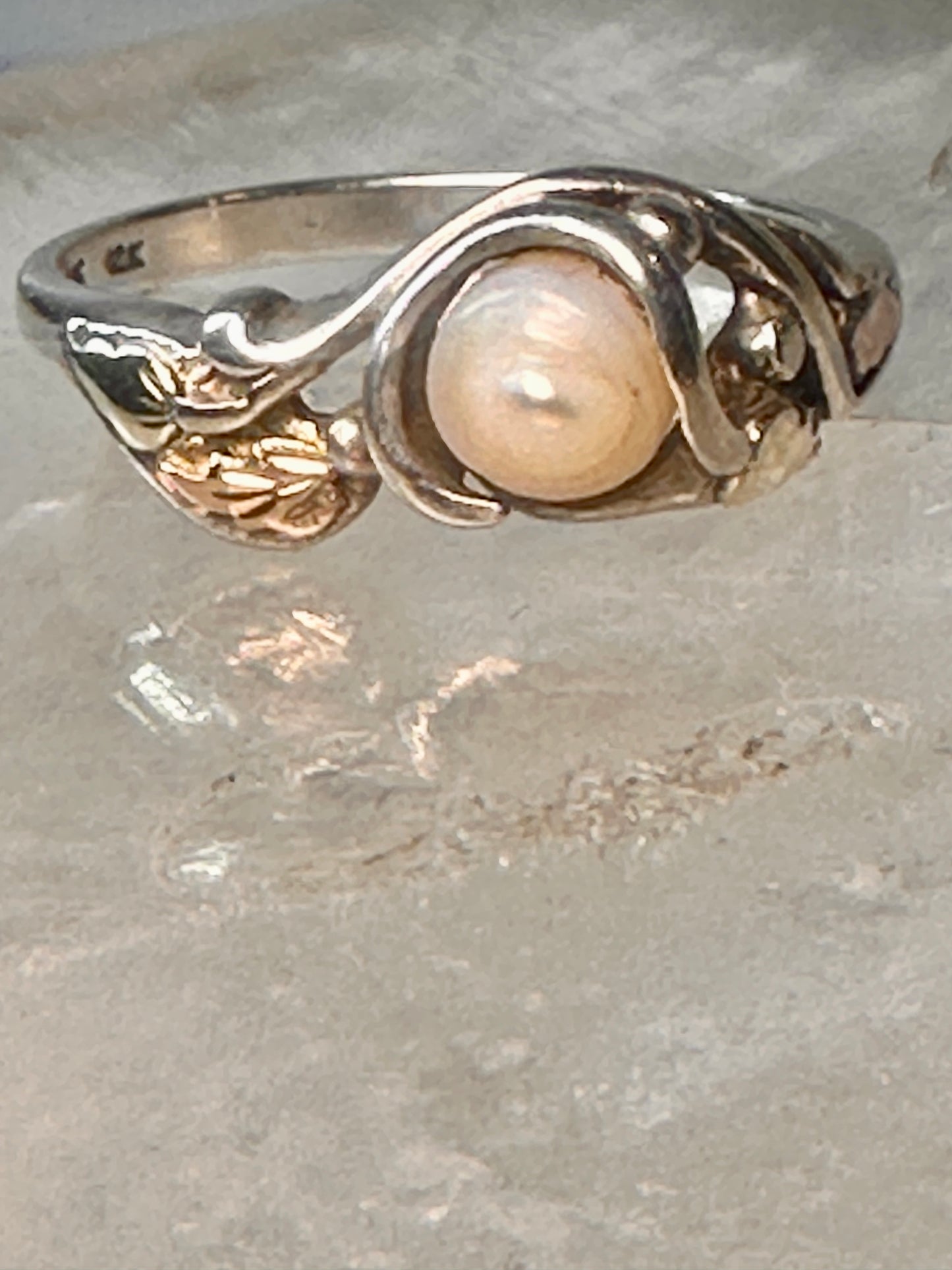 Black Hills Gold ring size 8 Pearl leaves band sterling silver women