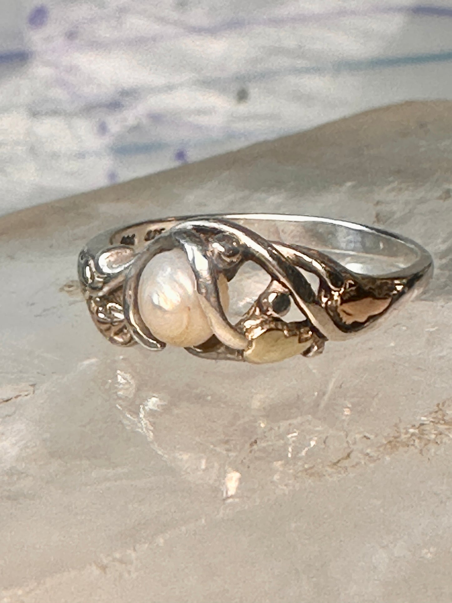 Black Hills Gold ring size 8 Pearl leaves band sterling silver women