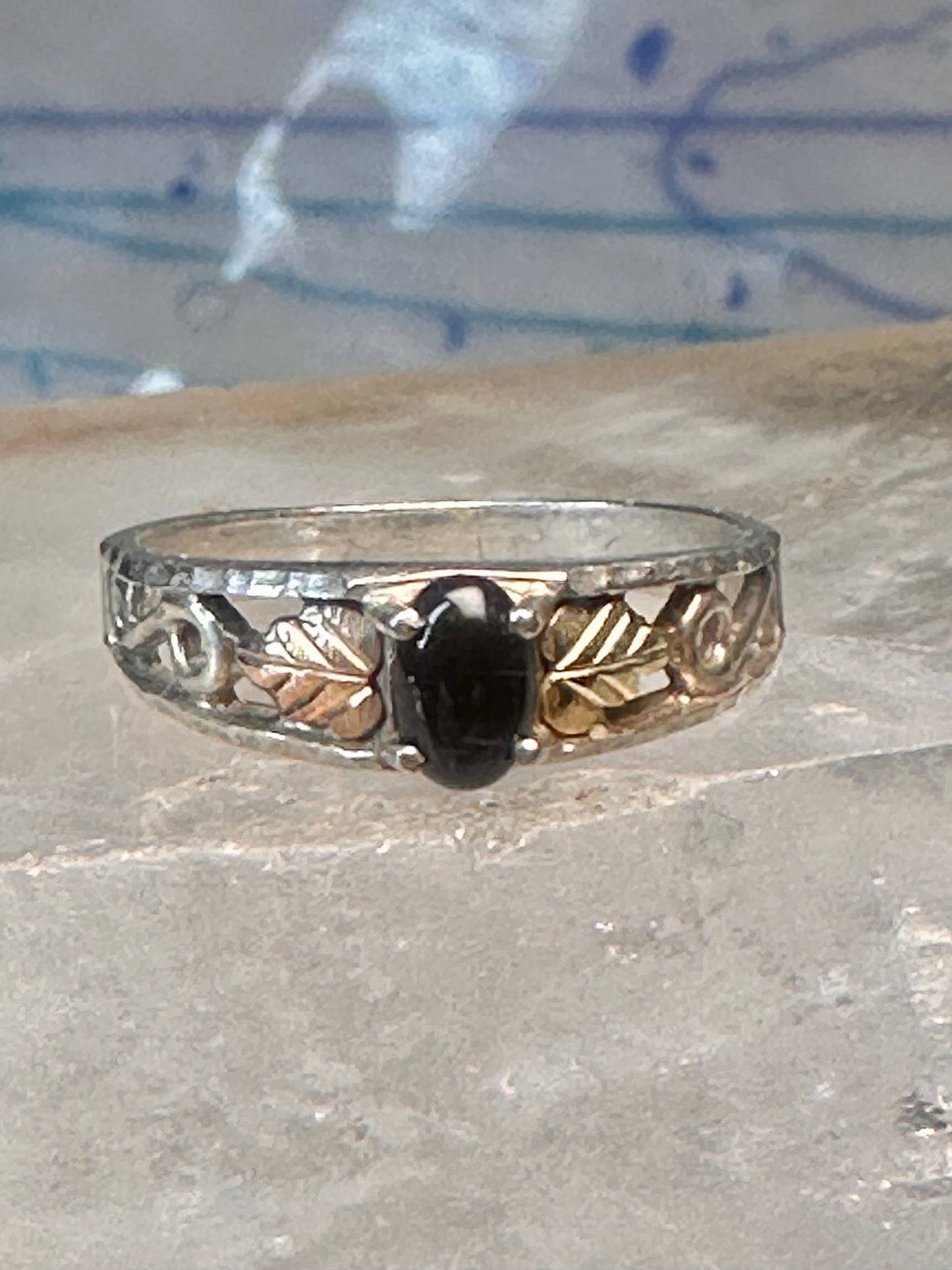 Black Hills Gold ring onyx band size 7.75 leaves sterling silver women