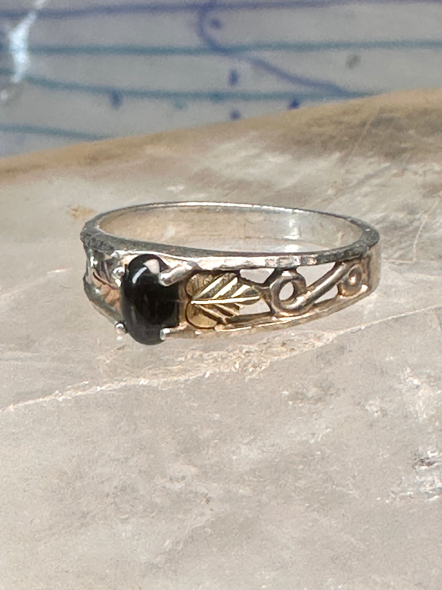 Black Hills Gold ring onyx band size 7.75 leaves sterling silver women