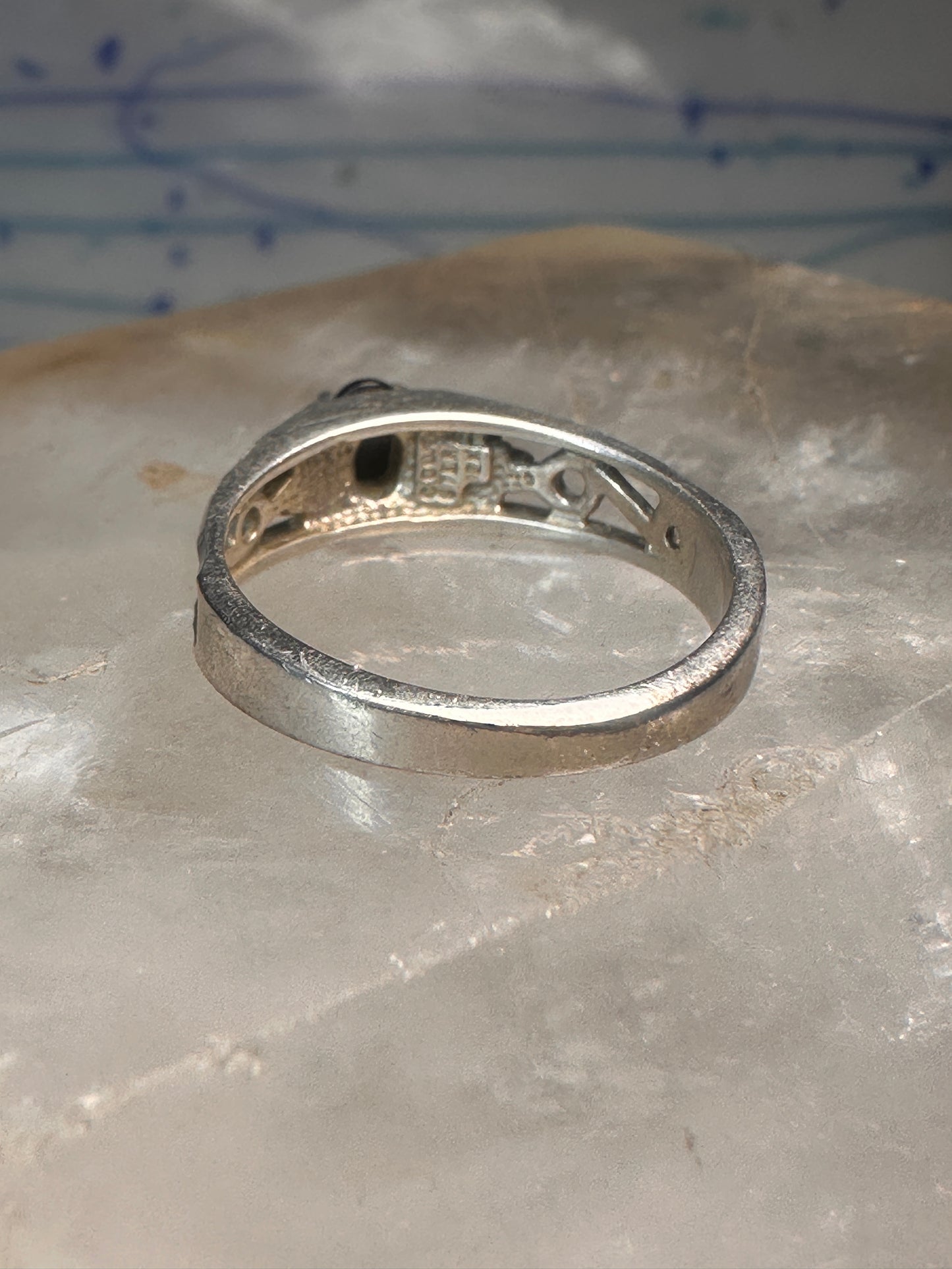 Black Hills Gold ring onyx band size 7.75 leaves sterling silver women