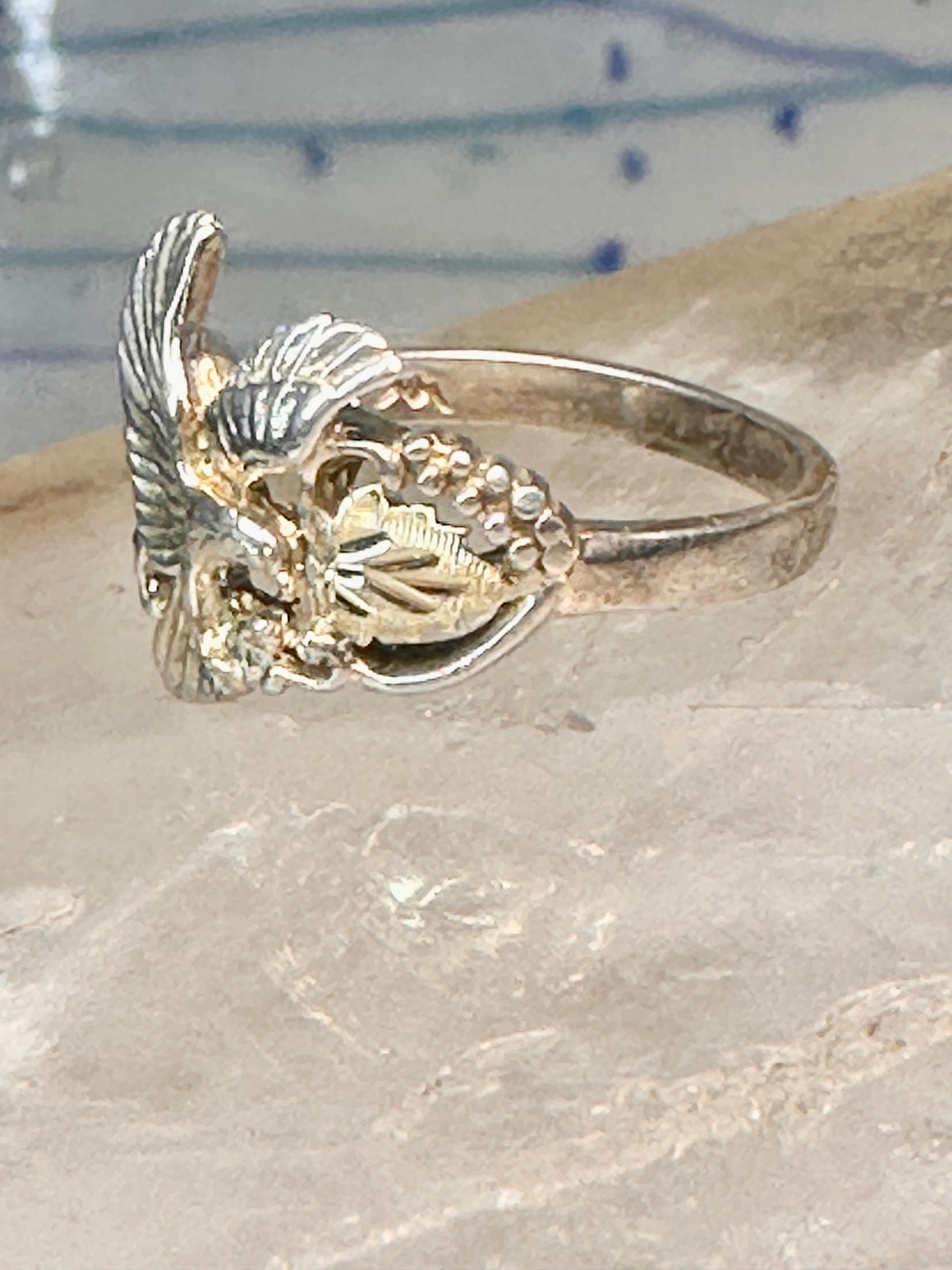 Black Hills Gold ring size 7.5 Eagle leaves band sterling silver women