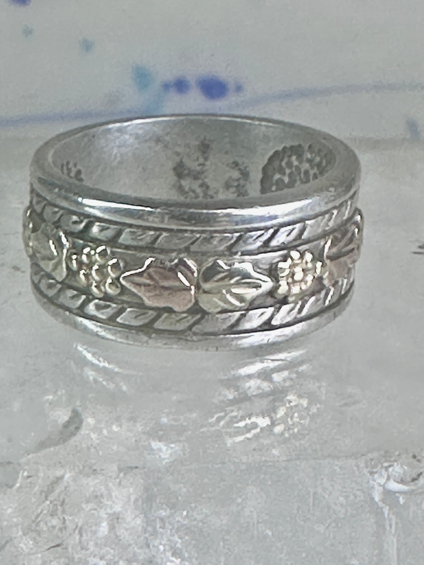 Black Hills Gold ring wedding band leaves size 5.5 sterling silver women