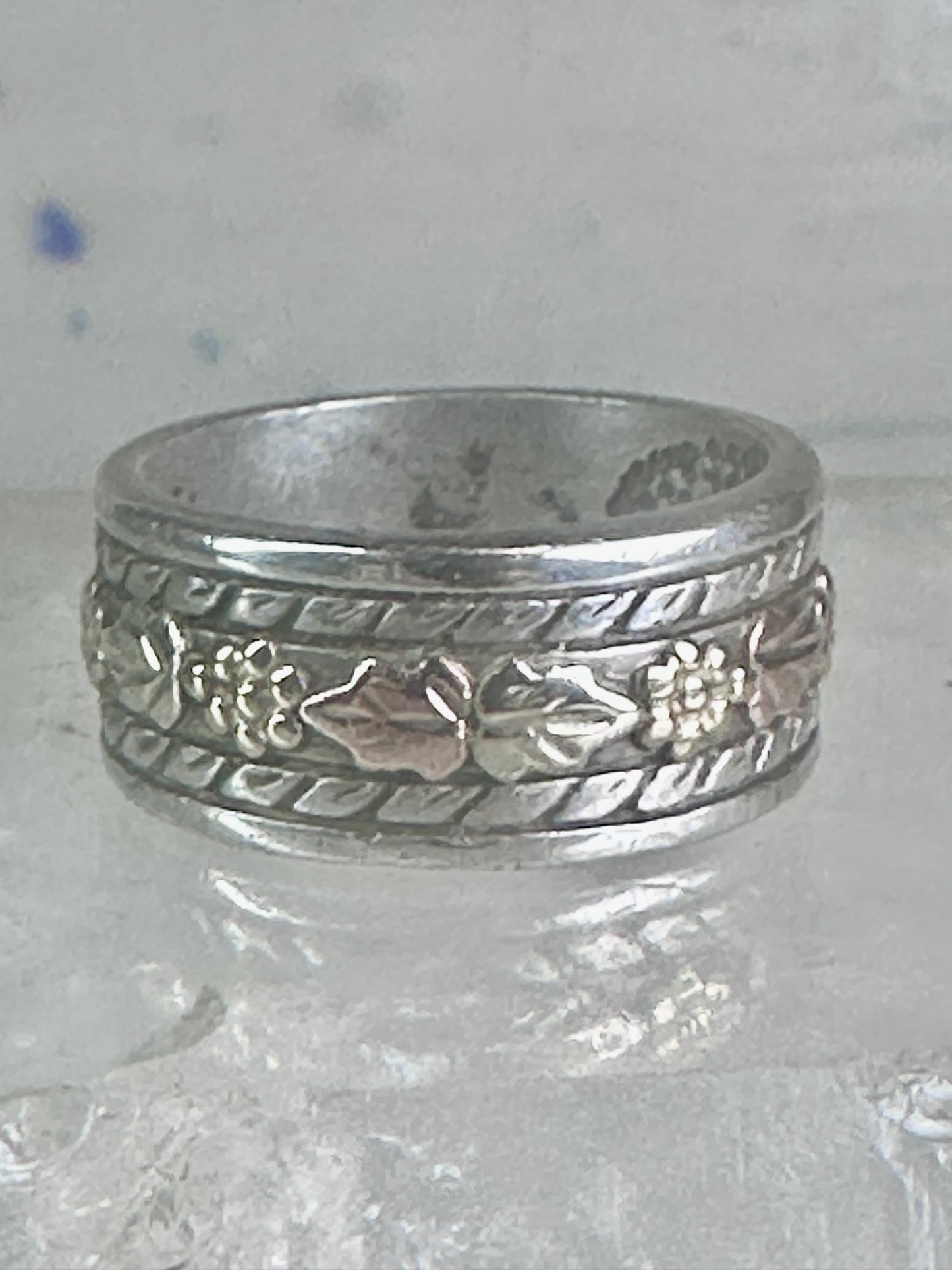 Black Hills Gold ring wedding band leaves size 5.5 sterling silver women