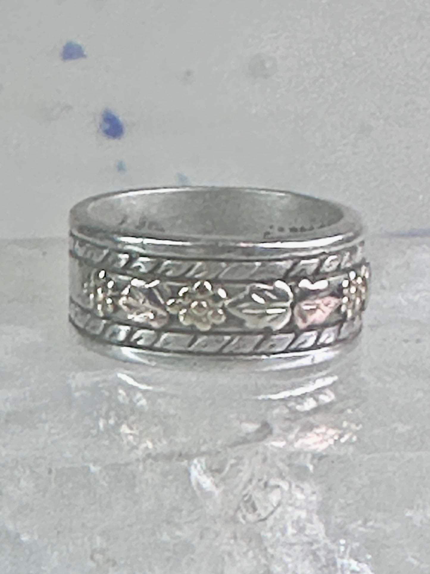 Black Hills Gold ring wedding band leaves size 5.5 sterling silver women