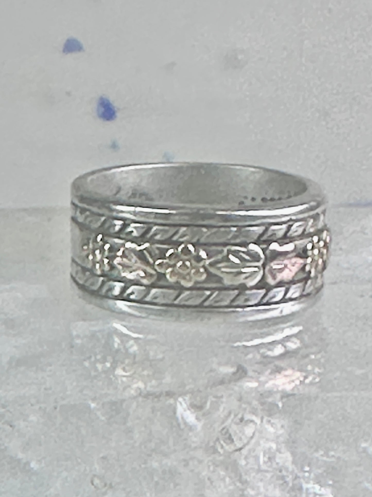 Black Hills Gold ring wedding band leaves size 5.5 sterling silver women