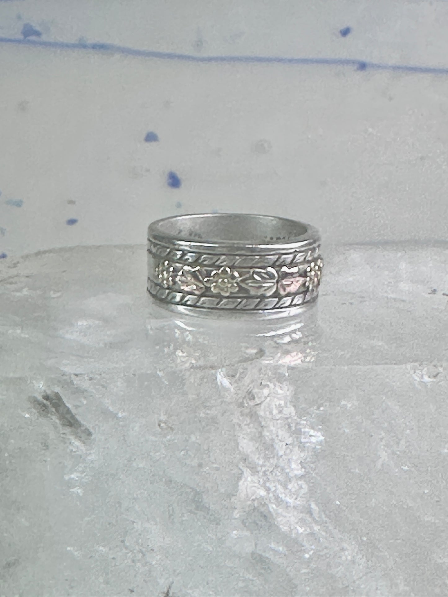 Black Hills Gold ring wedding band leaves size 5.5 sterling silver women