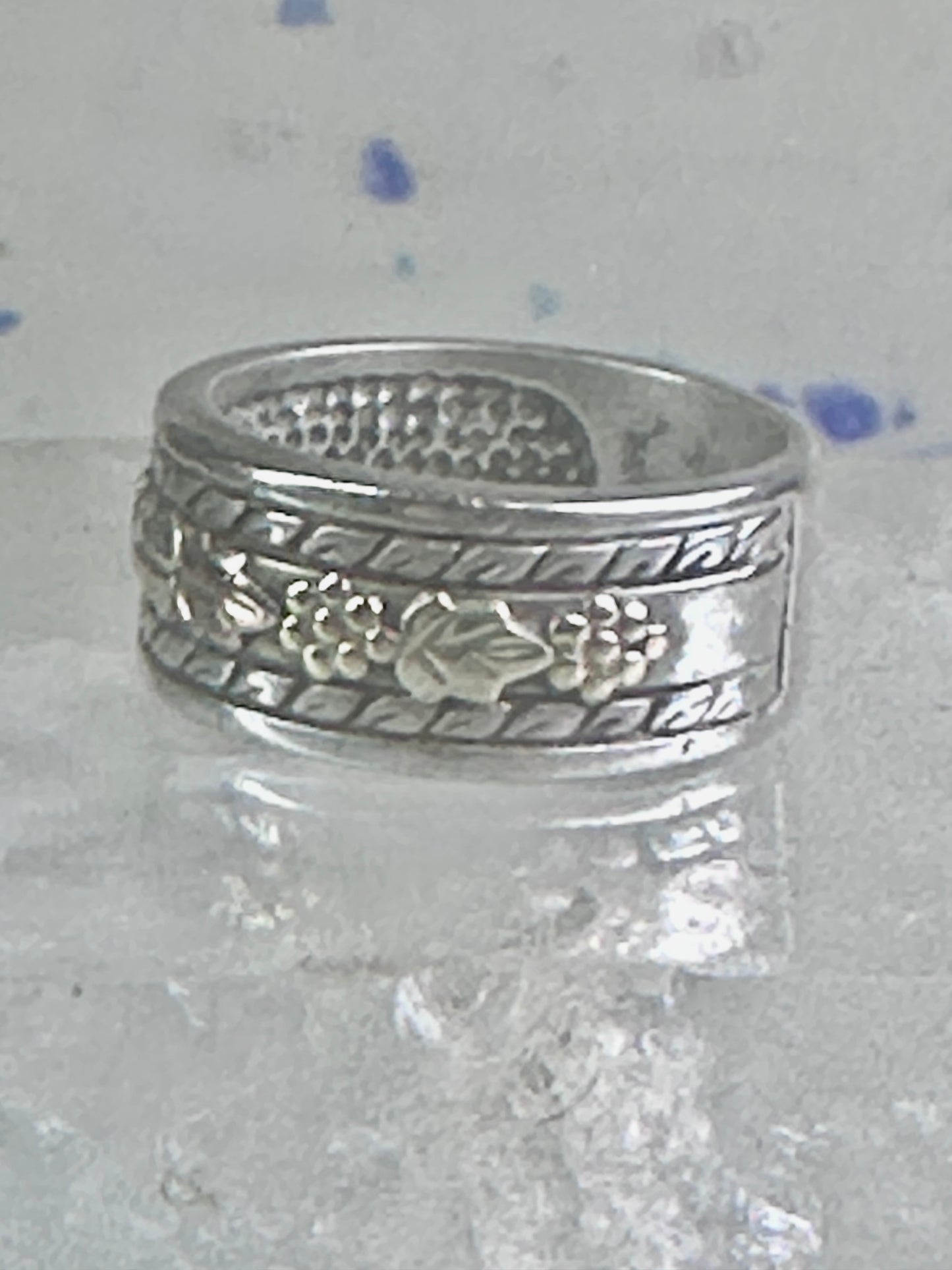 Black Hills Gold ring wedding band leaves size 5.5 sterling silver women