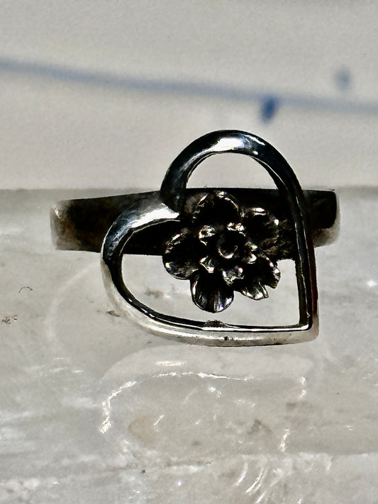 Heart ring love flower band Valentine  size 5.75 sterling silver women