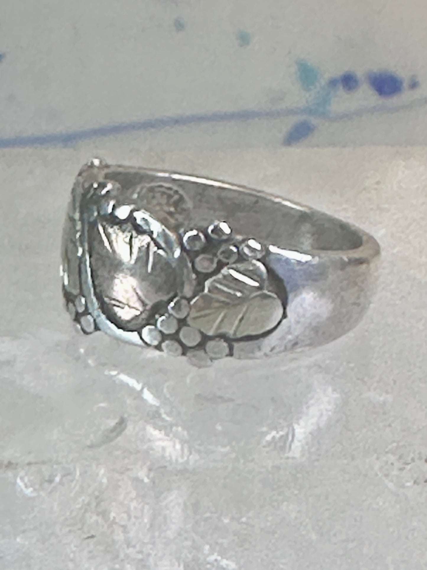 Black Hills Gold ring floral wedding band leaves size 4.5 sterling silver women