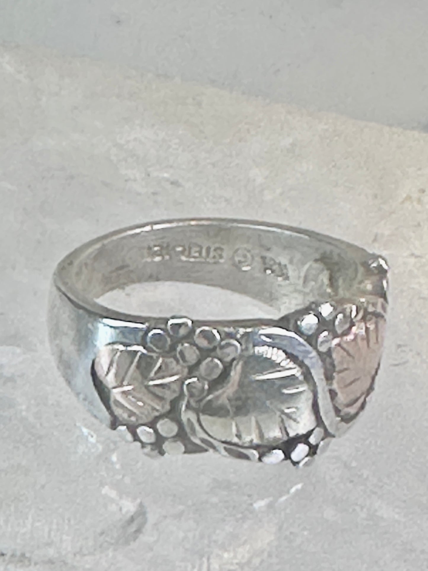 Black Hills Gold ring floral wedding band leaves size 4.5 sterling silver women