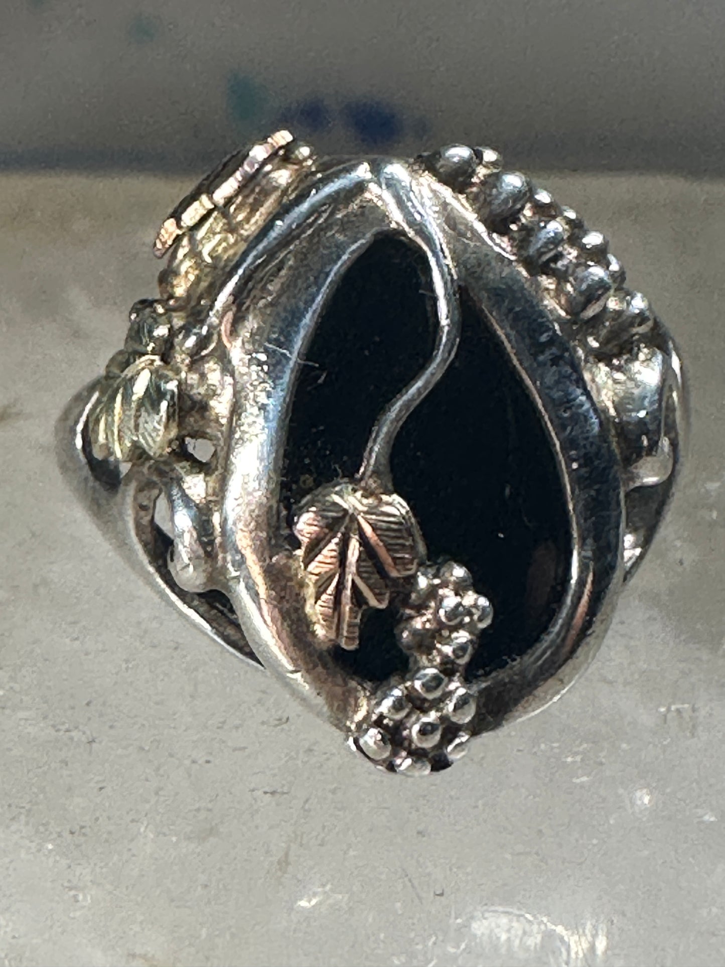 Black Hills Gold ring onyx floral leaves band size 5.75 sterling silver women