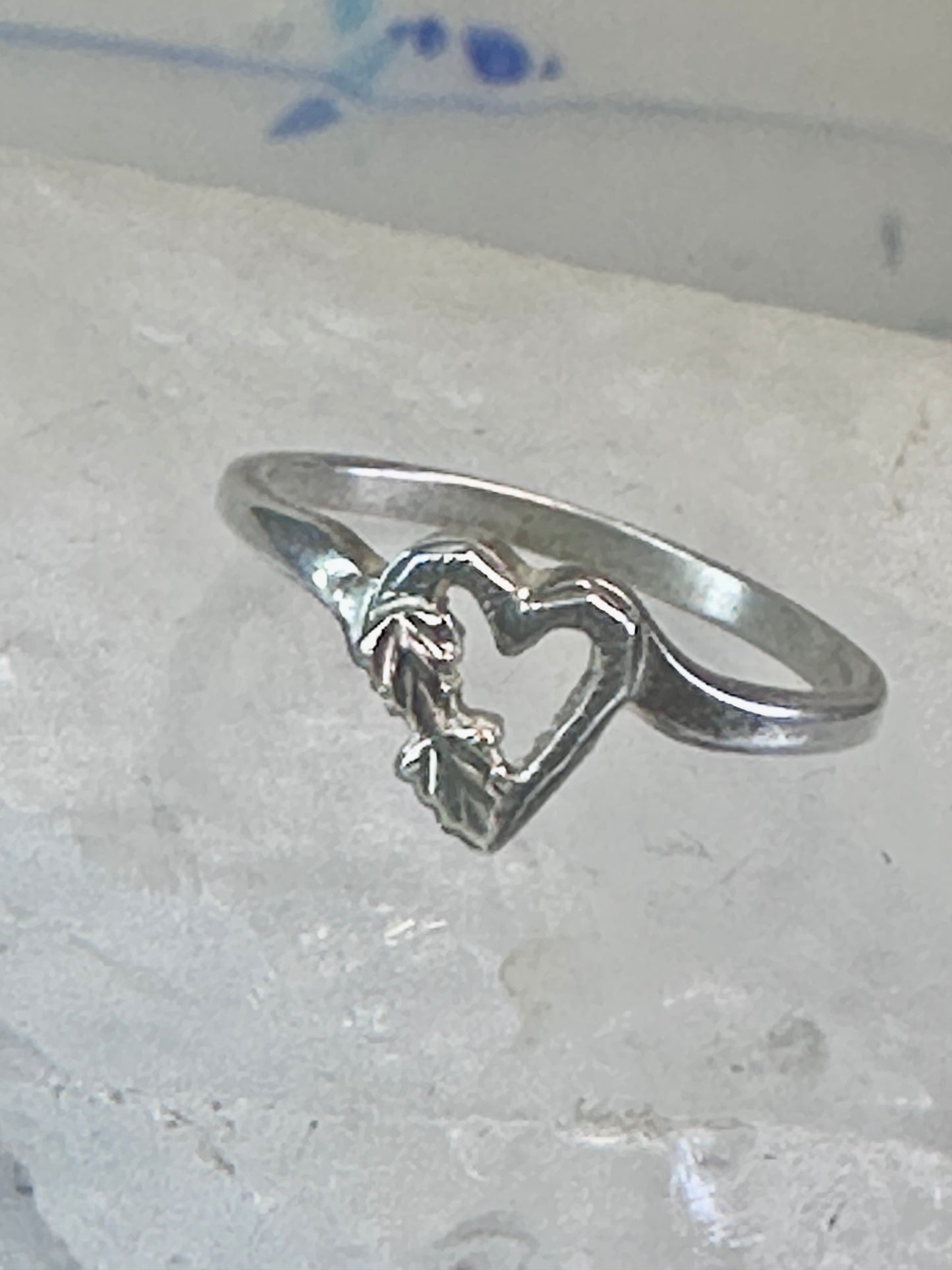 Black Hills Gold ring heart love band Valentine leaves size 5.75 sterling silver women