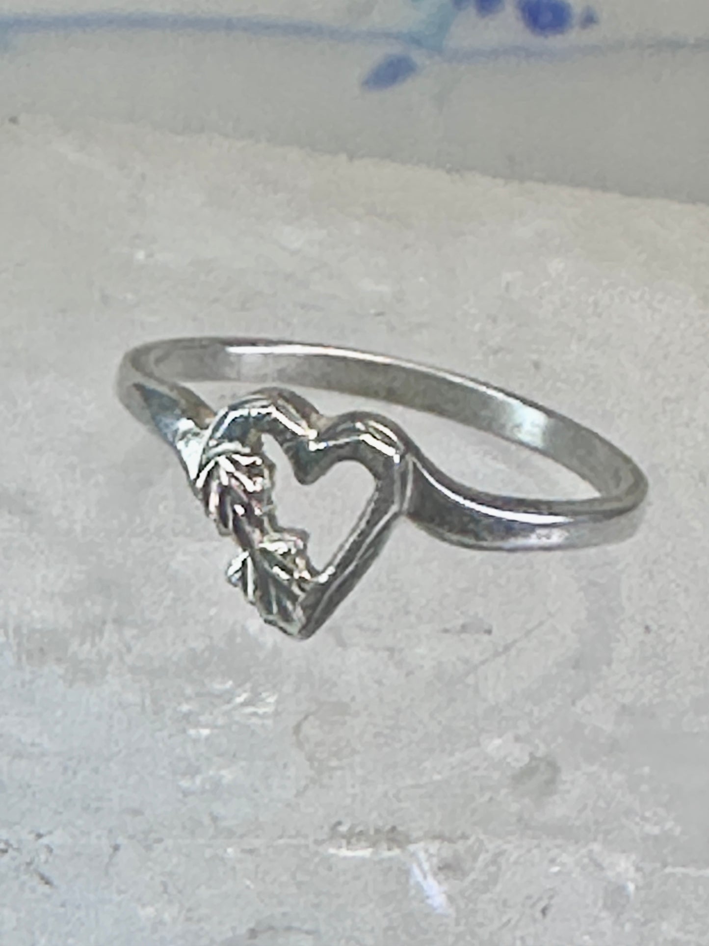 Black Hills Gold ring heart love band Valentine leaves size 5.75 sterling silver women