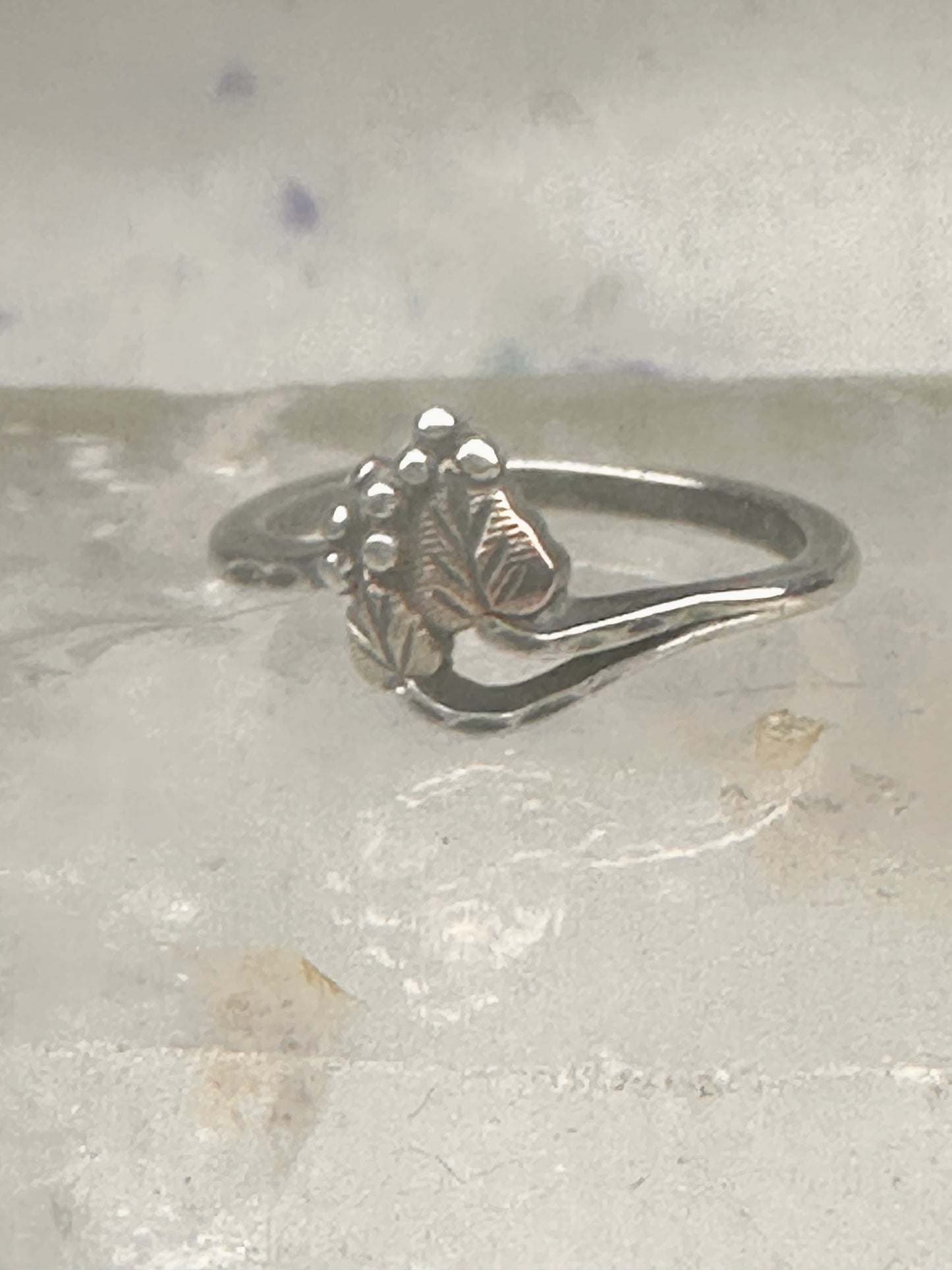 Black Hills Gold ring leaves band size 7.25 sterling silver women girls