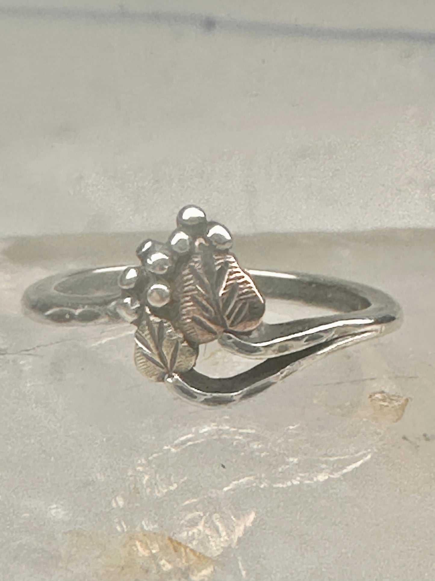 Black Hills Gold ring leaves band size 7.25 sterling silver women girls