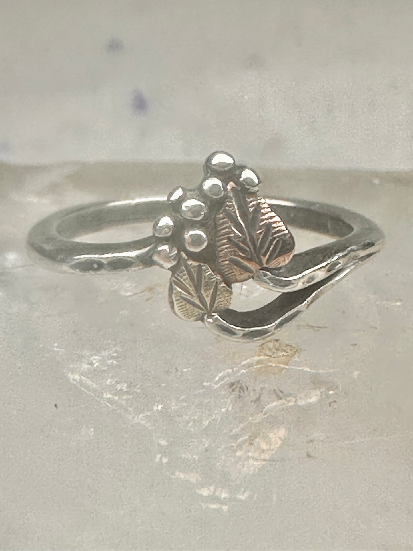 Black Hills Gold ring leaves band size 7.25 sterling silver women girls