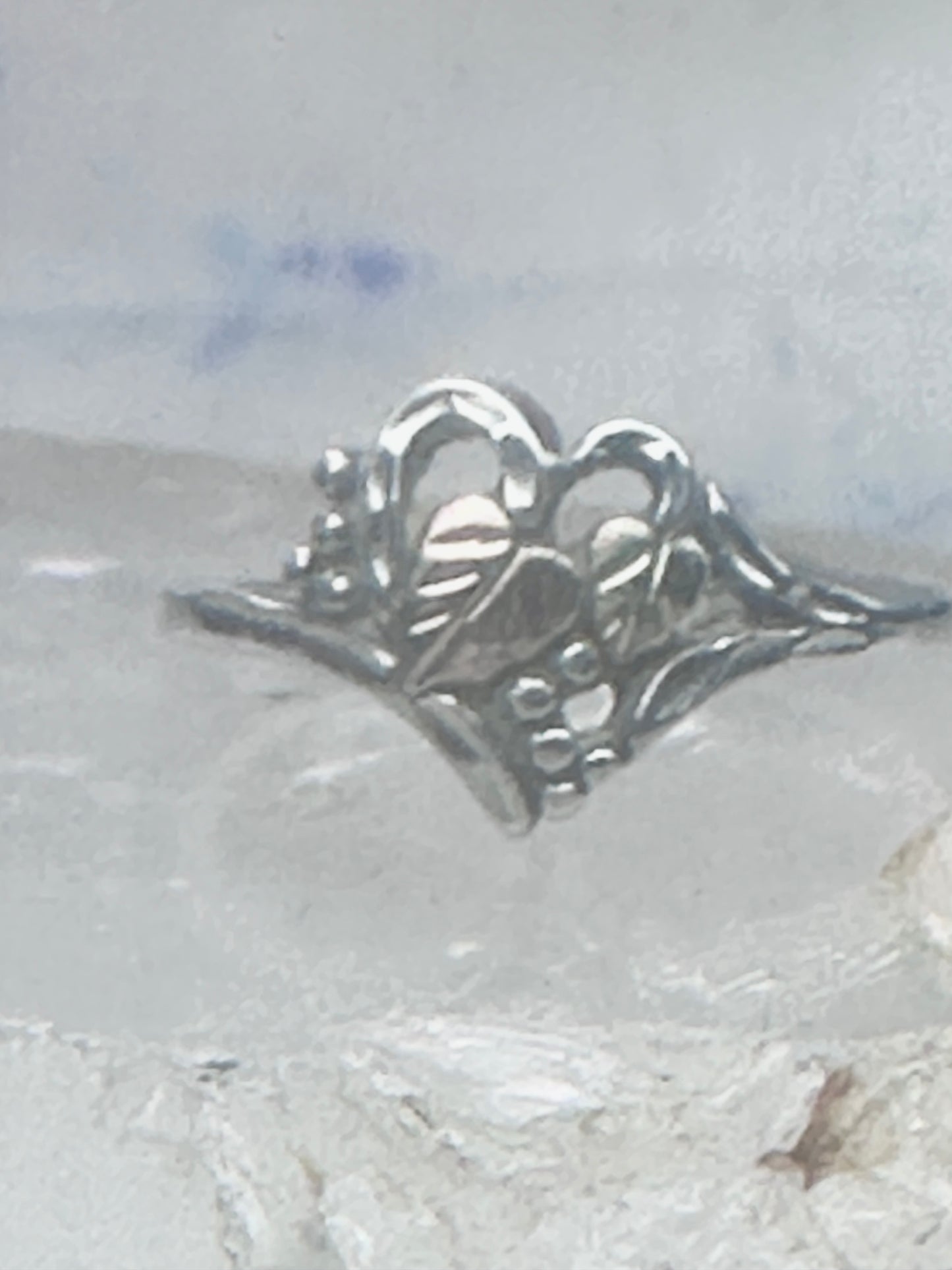 Black Hills Gold ring heart love Valentine leaves floral size 8.25 sterling silver women