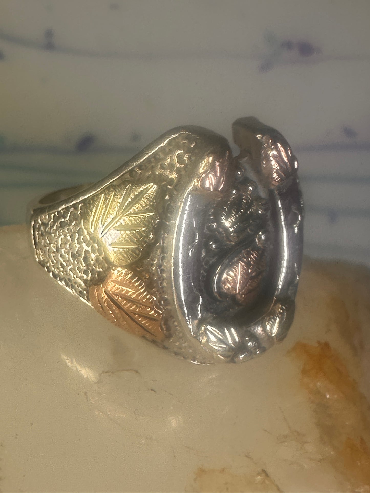 Black Hills Gold ring horseshoe band leaves good luck size 8.25 sterling silver women men