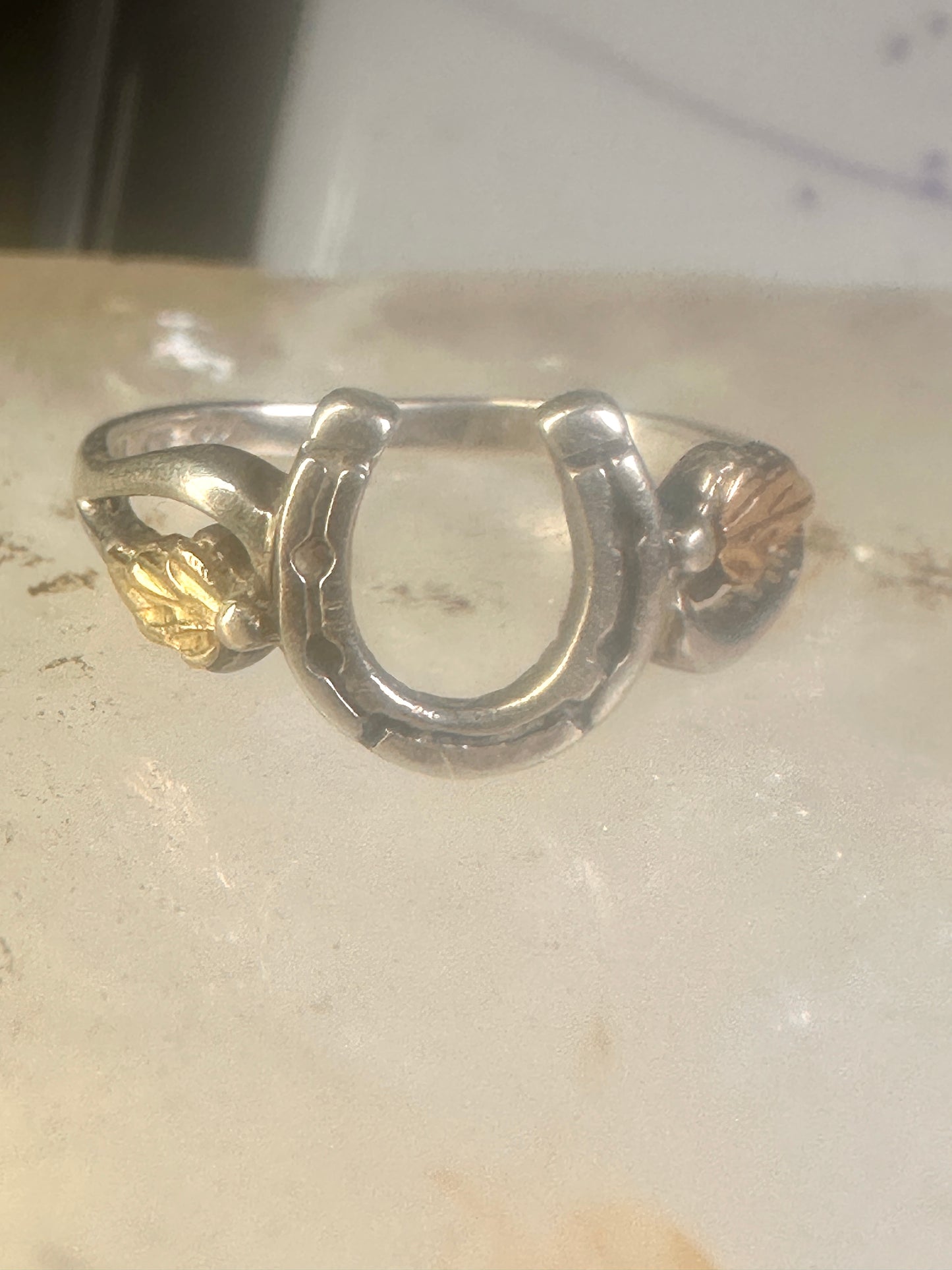 Black Hills Gold ring horseshoe band leaves good luck pinky size 5.5 sterling silver women
