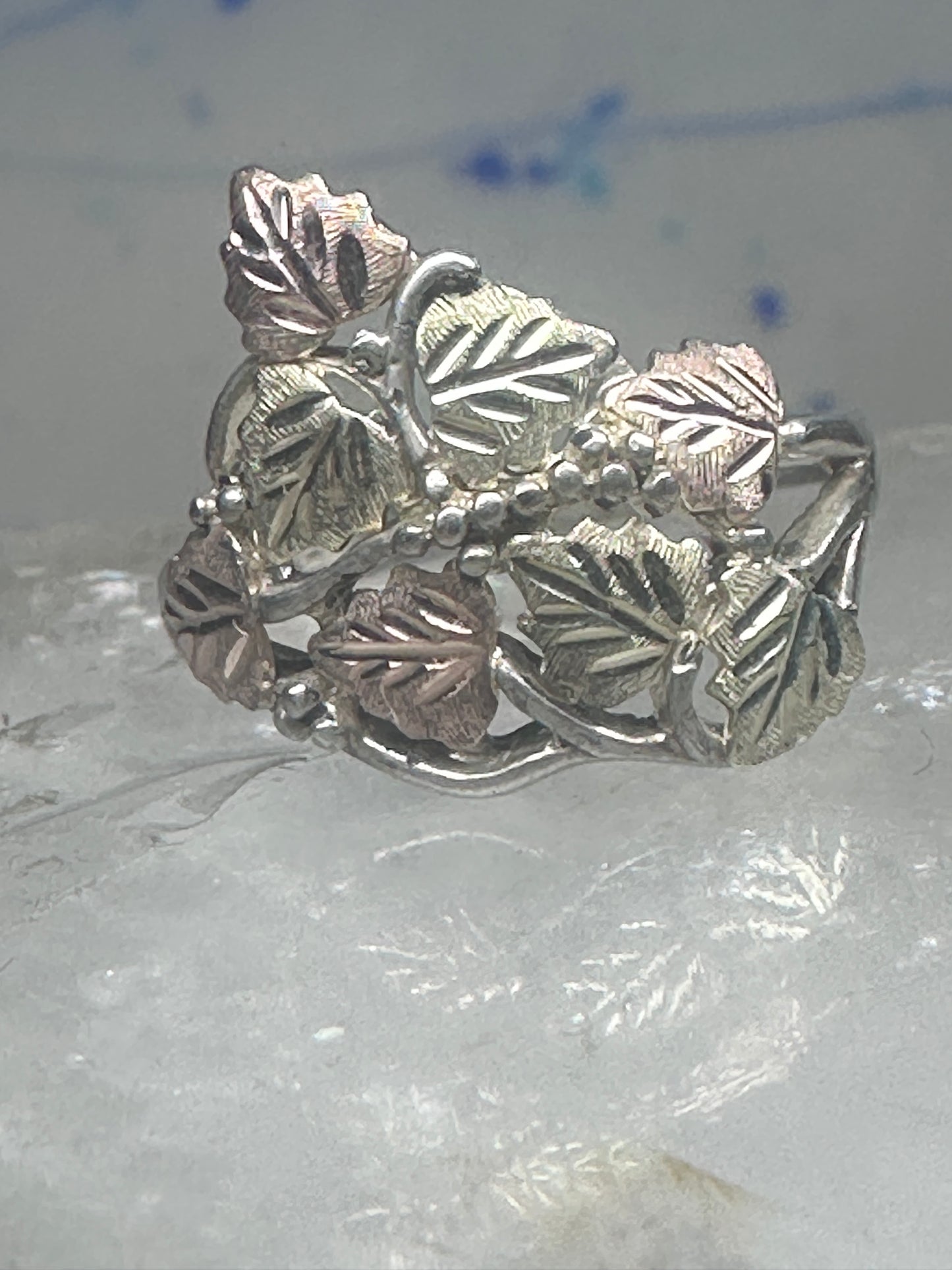 Black Hills Gold ring leaves band size 8.7 sterling silver women