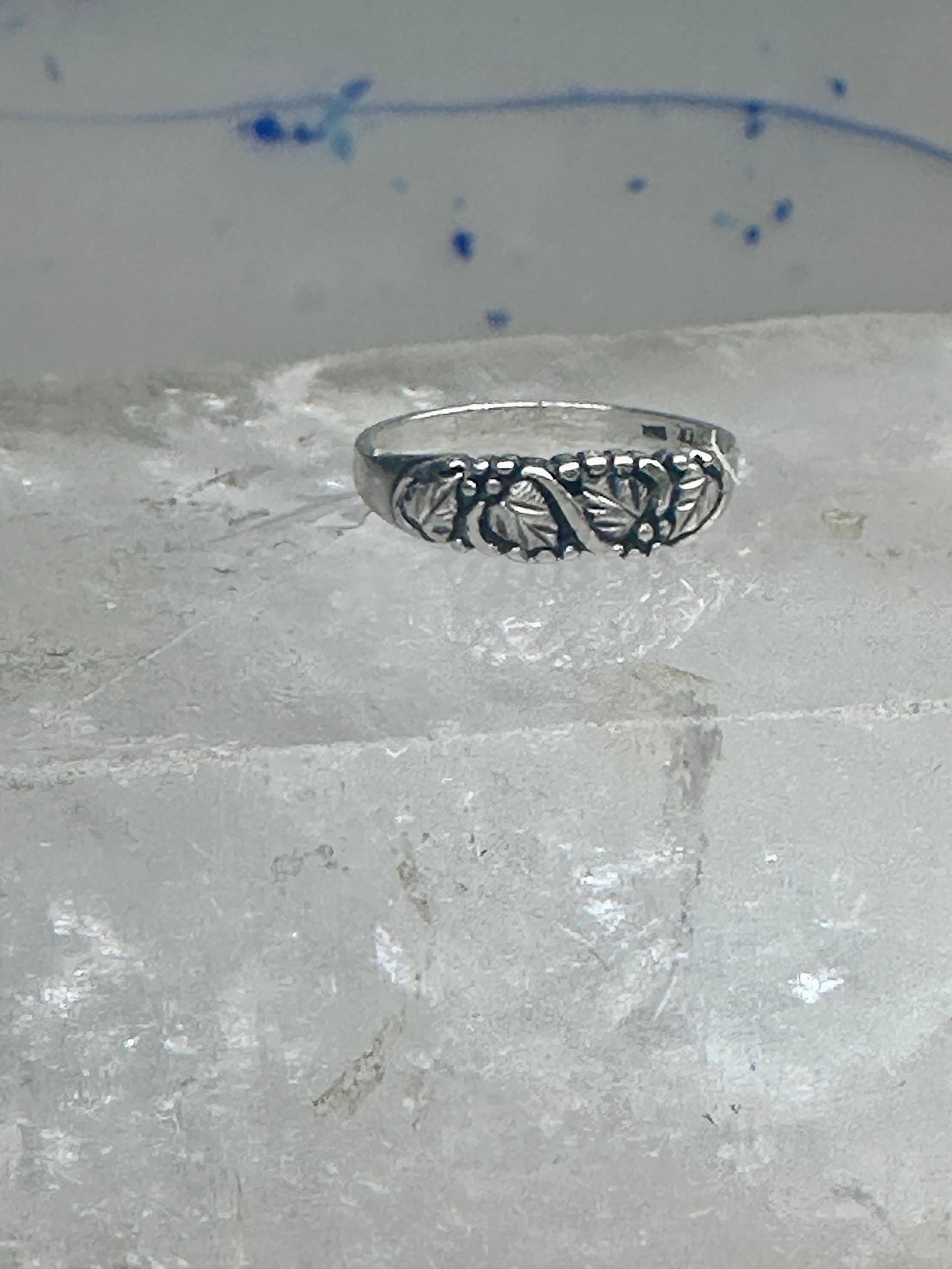 Black Hills Gold ring slender leaves pinky band size 5.75 sterling silver women