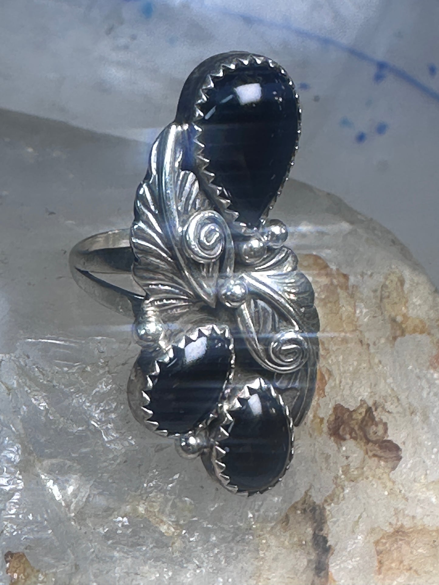 Vintage onyx ring Navajo size 5.5 feathers leaves Sterling silver women
