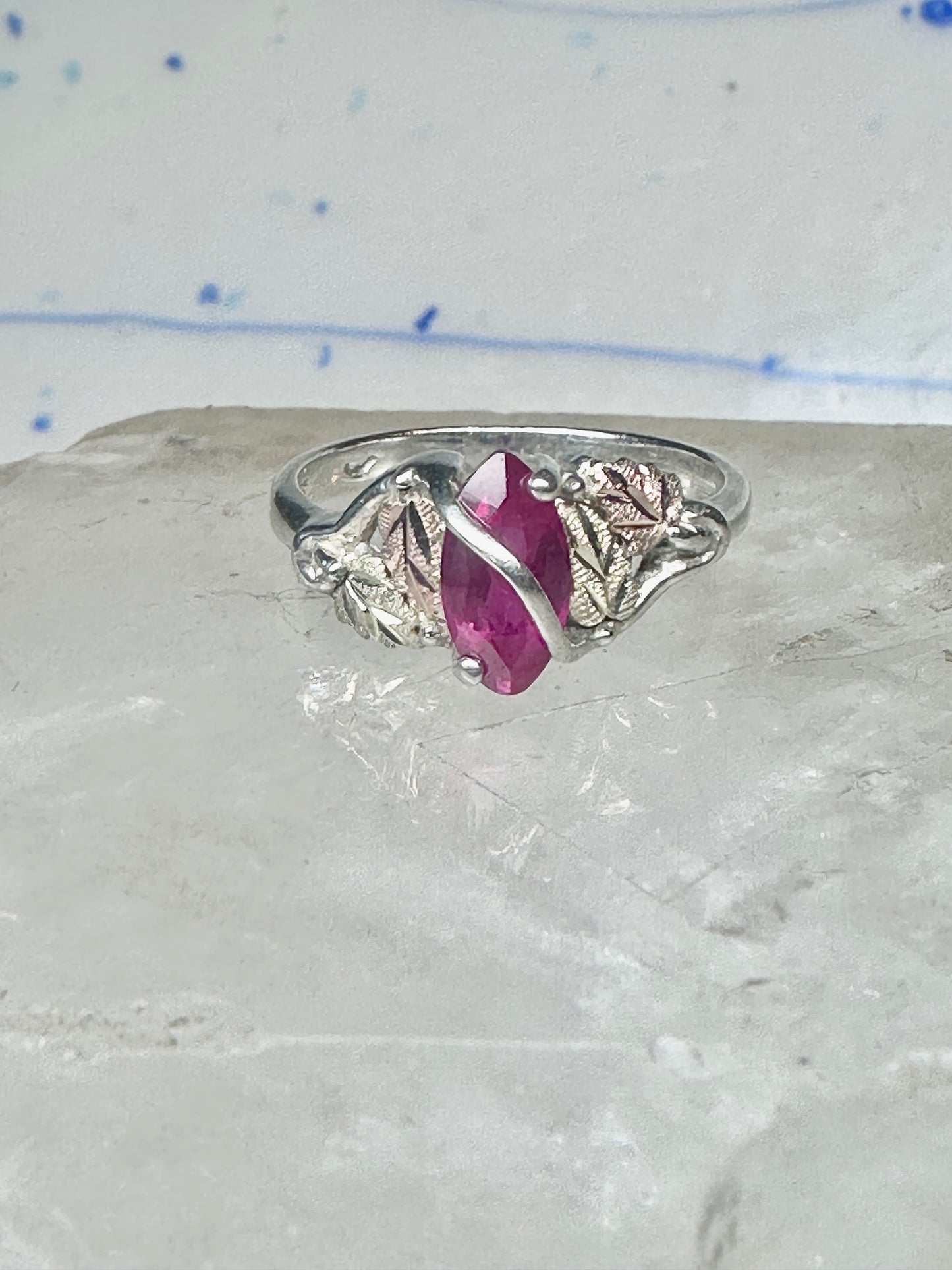 Black Hills gold ring leaves band red stone size 8.75 sterling silver women
