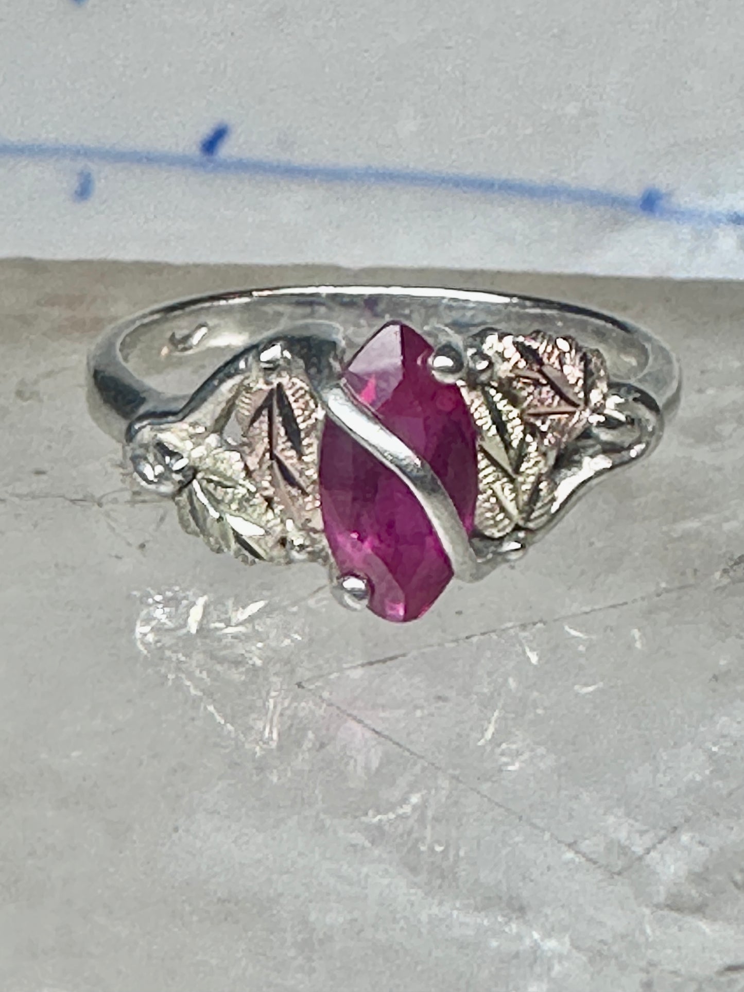 Black Hills gold ring leaves band red stone size 8.75 sterling silver women