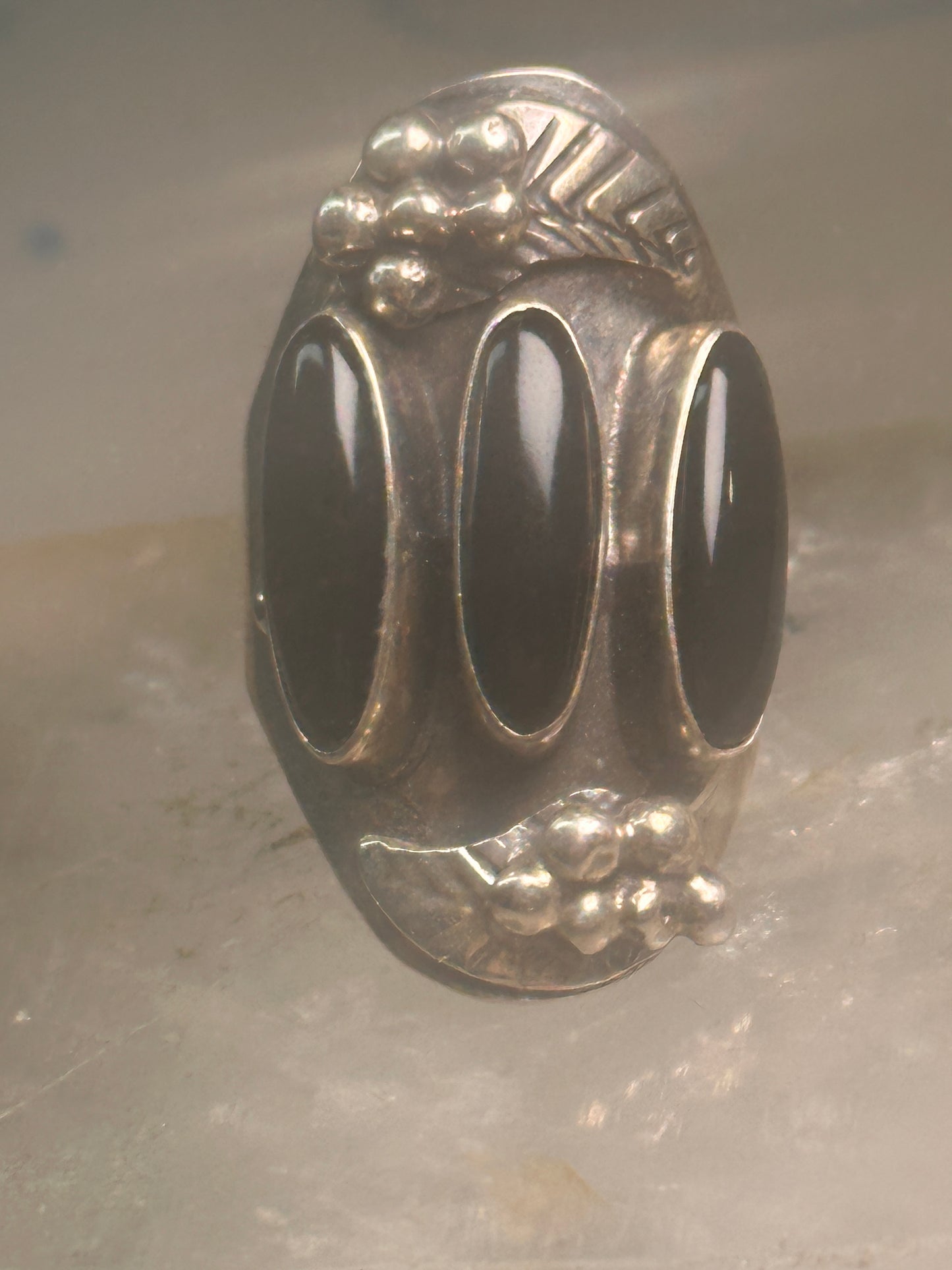 Vintage onyx ring leaf southwest long cigar band size 7 Sterling silver women signed M