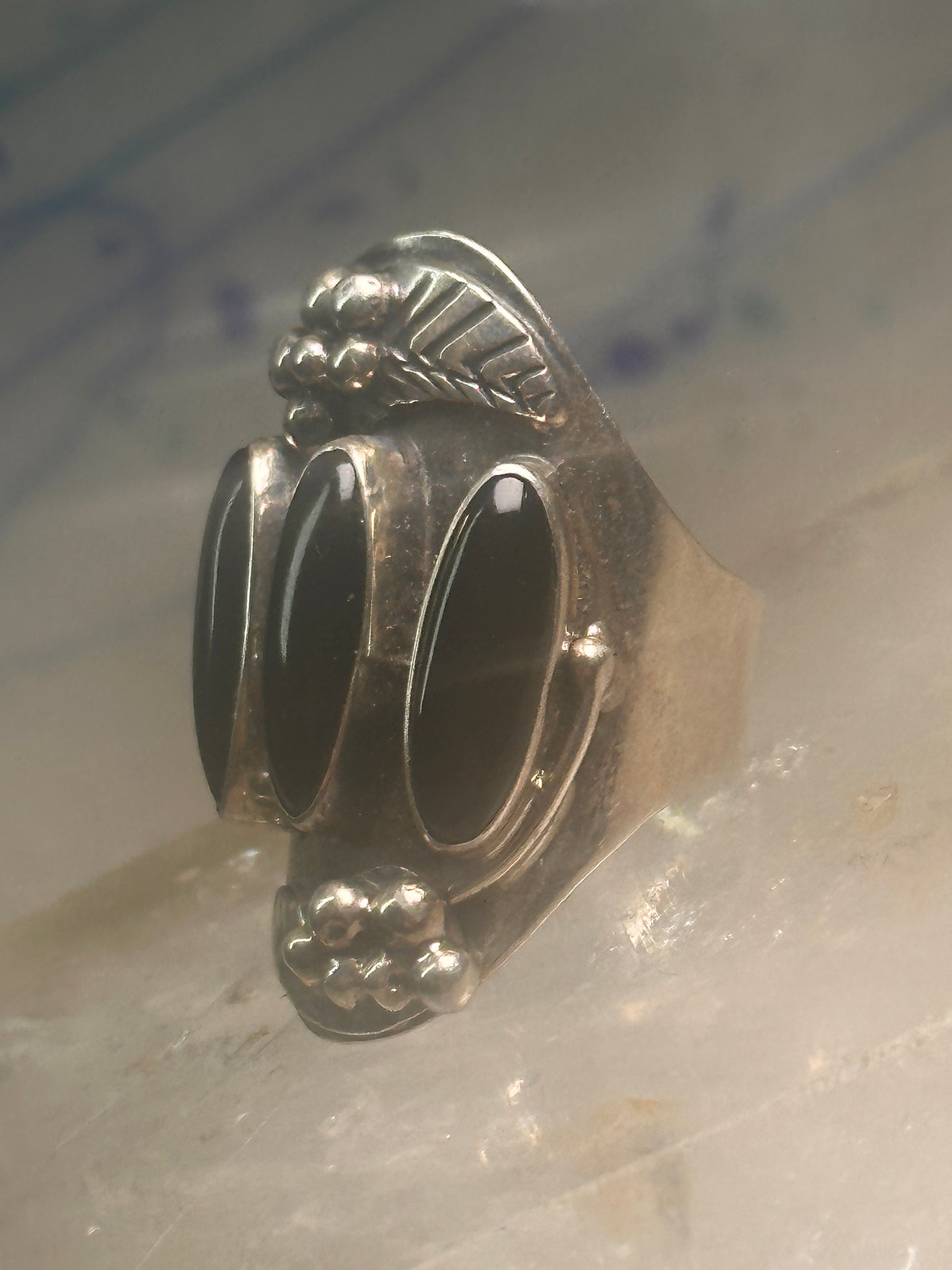 Vintage onyx ring leaf southwest long cigar band size 7 Sterling silver women signed M