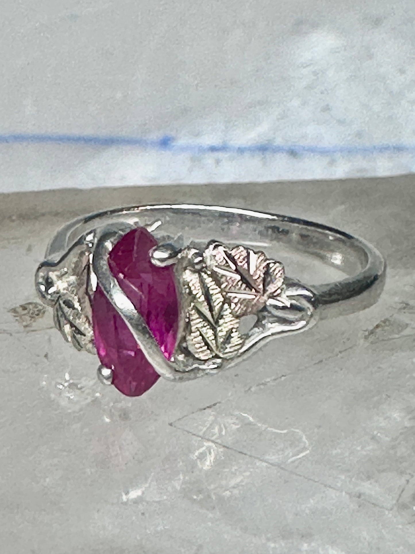 Black Hills gold ring leaves band red stone size 8.75 sterling silver women