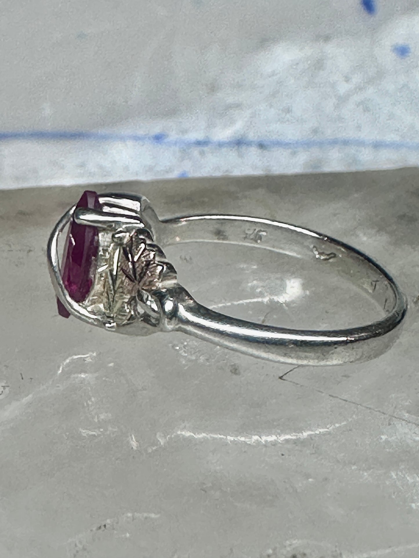 Black Hills gold ring leaves band red stone size 8.75 sterling silver women