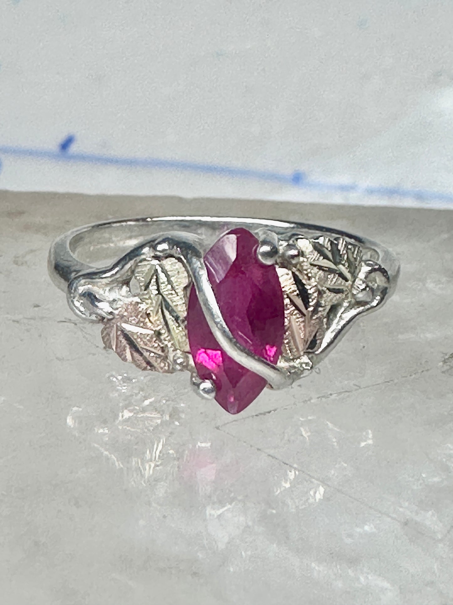 Black Hills gold ring leaves band red stone size 8.75 sterling silver women