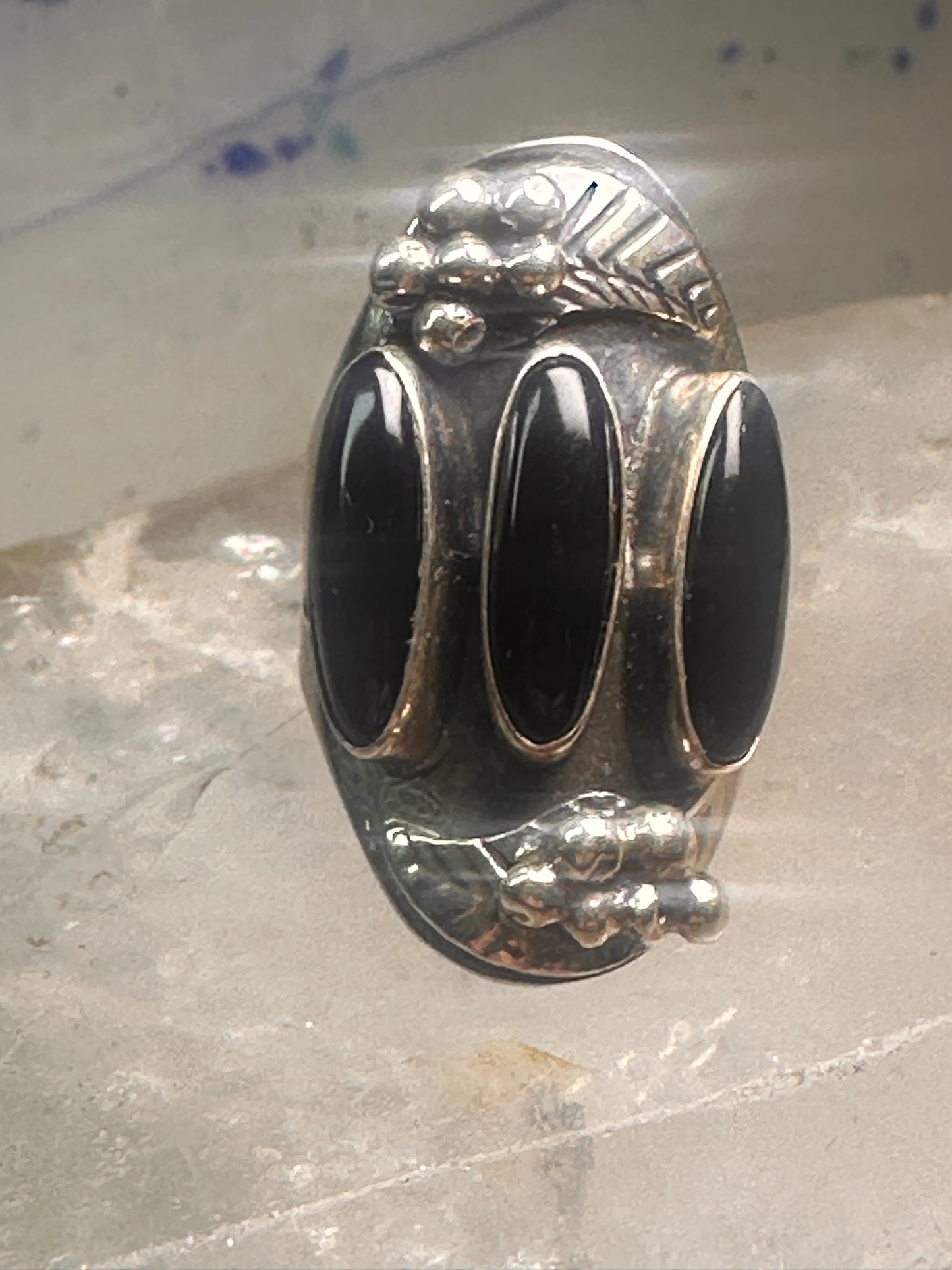 Vintage onyx ring leaf southwest long cigar band size 7 Sterling silver women signed M